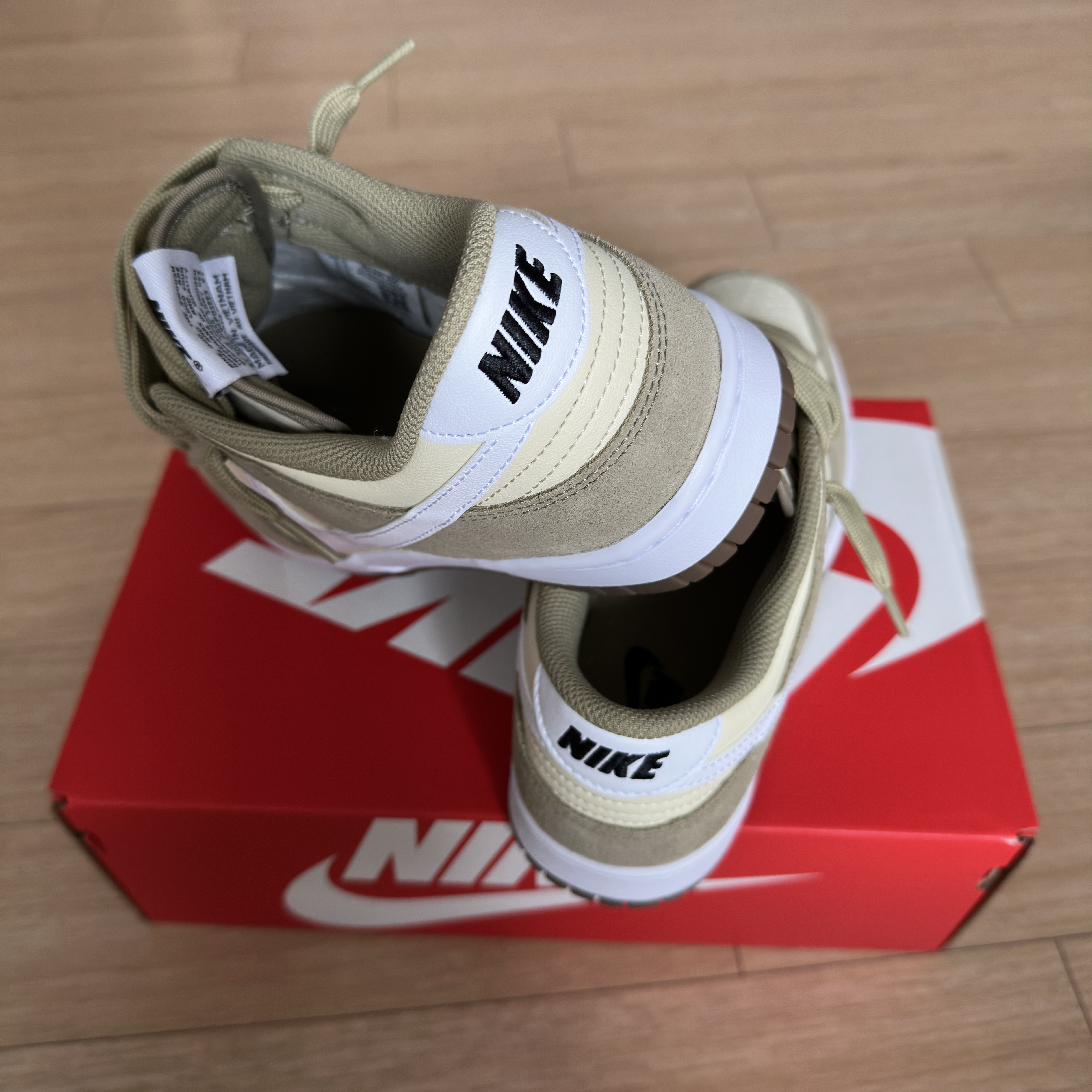 Nike Dunk Low Retro SE Neutral Olive Light Khaki 착용 스타일 - 3