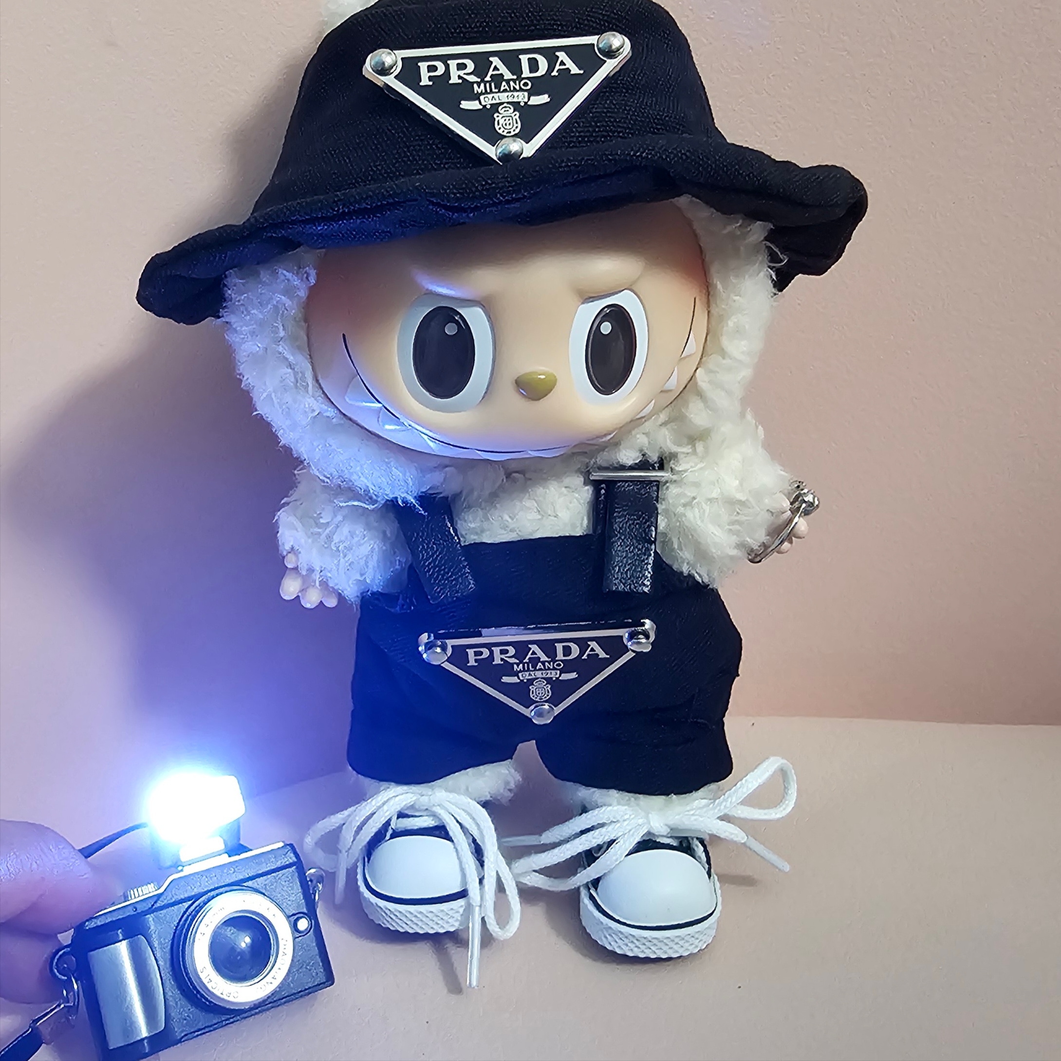 Pop Mart Labubu The Monsters Labubu Tasty Macarons Series Soymilk Keyring 착용 스타일 - 2