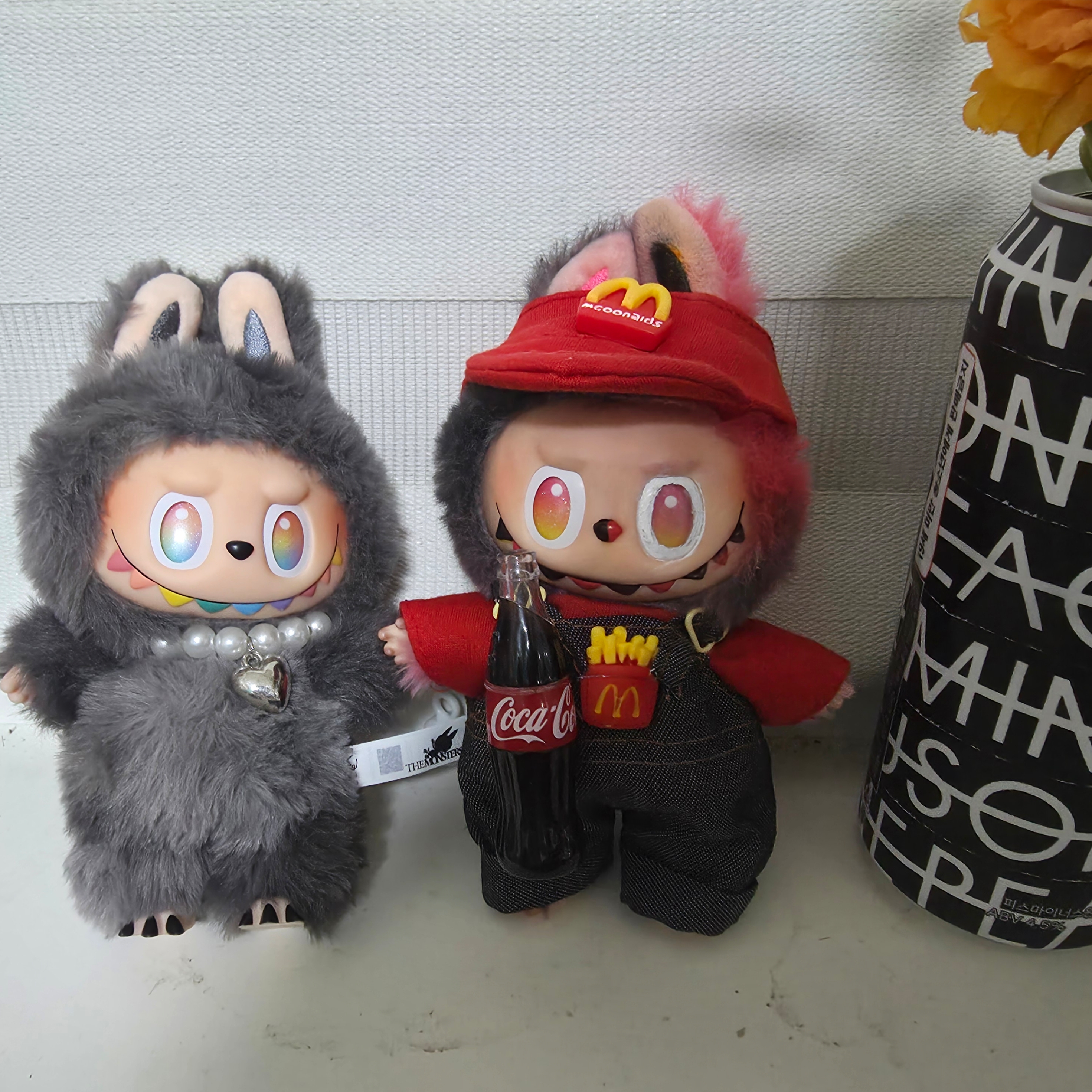 Pop Mart Labubu Coca Cola Series Keyring Sealed Case (1 Blind Box), Pop Mart Labubu The Monsters Highlight Series ID Keyring (Opened Case) 착용 스타일 - 1