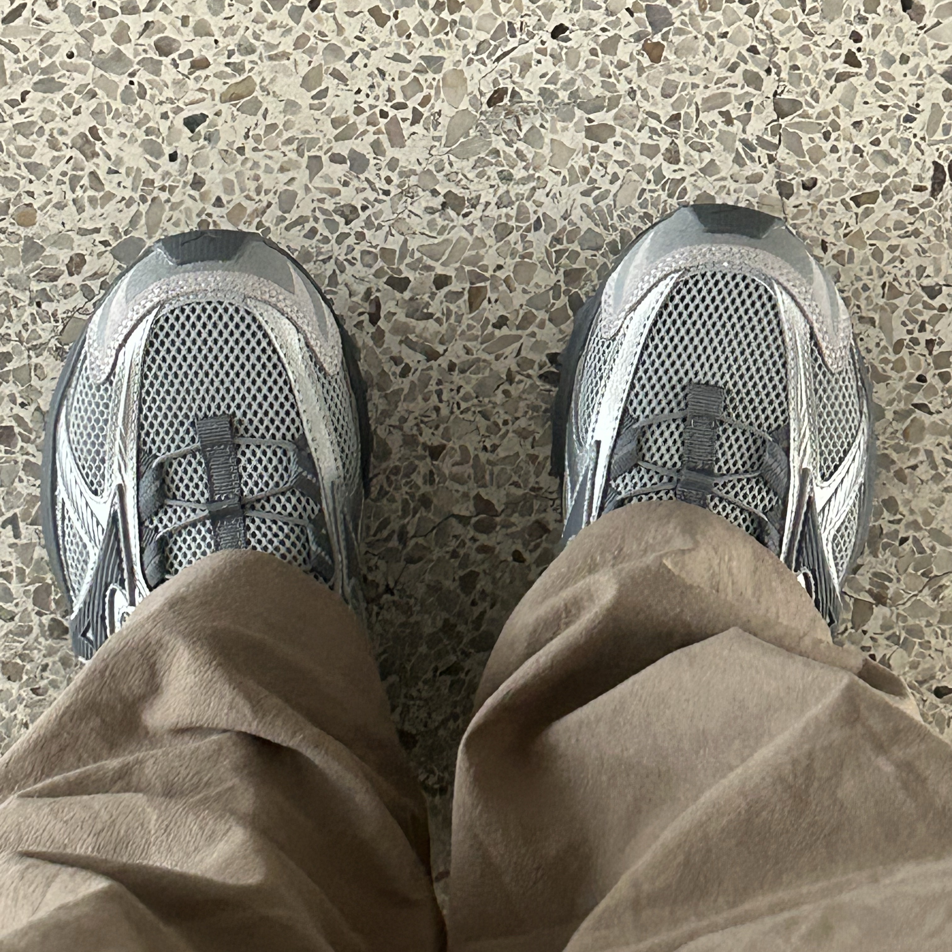 Mizuno Racer Trail SE Silver Grey 착용 스타일
