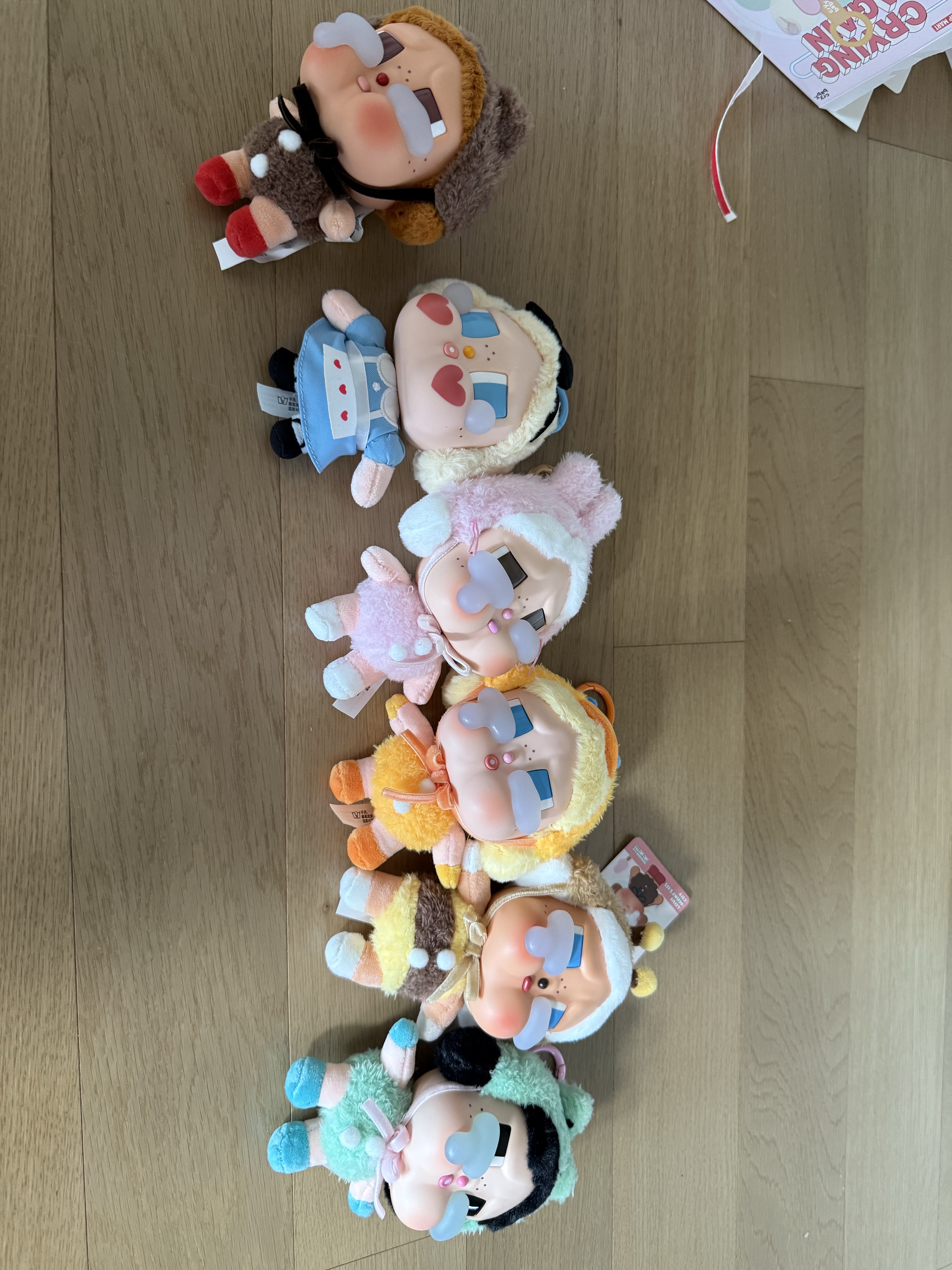 Pop Mart Crybaby Crying Again Series Plush Keyring Sealed Case (6 Blind Boxes) 착용 스타일