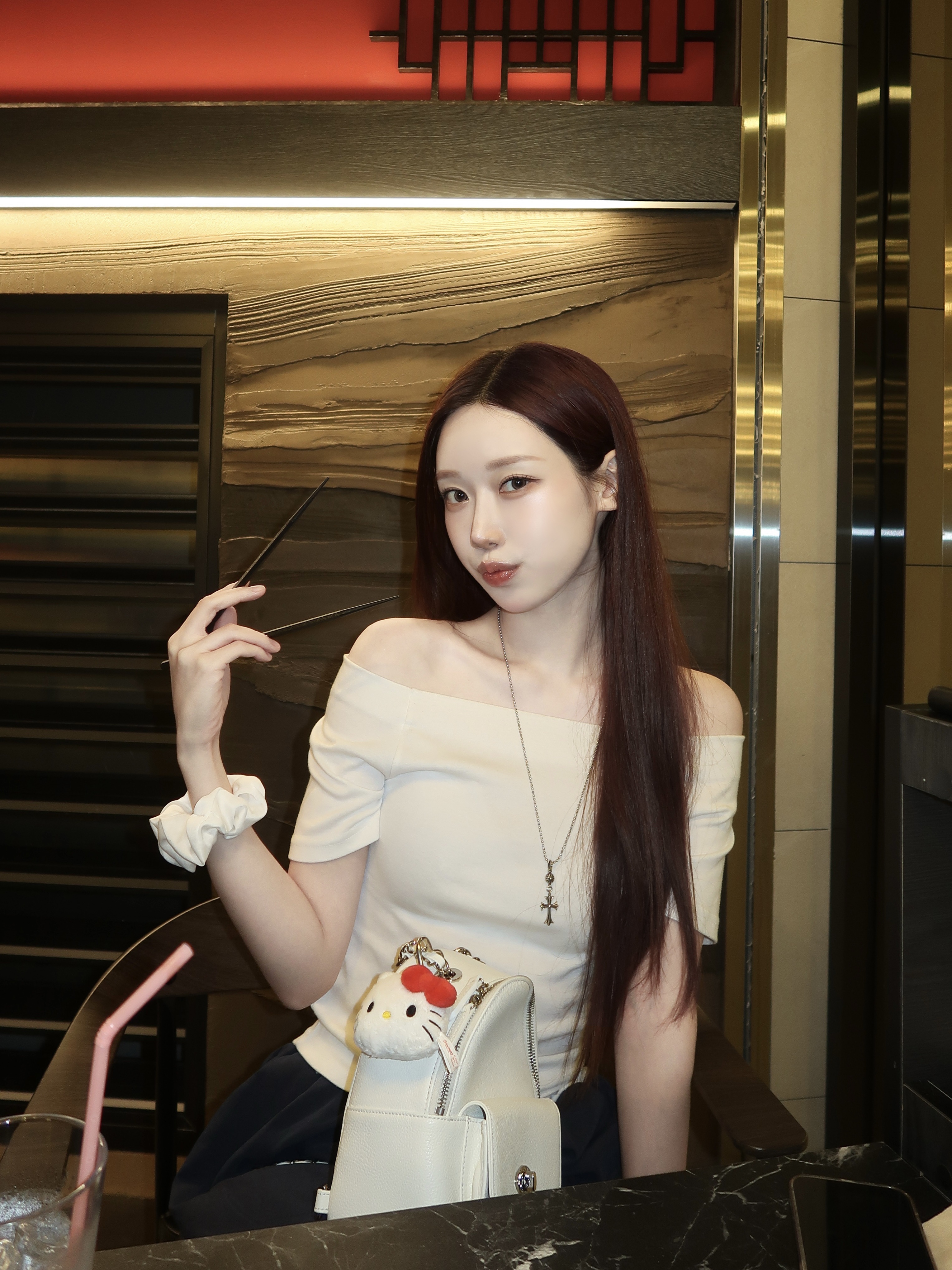 Hera Sensual Nude Gloss 462 Speechless, Hansroom Chrome Hearts One Ball Tiny Cross Charm 착용 스타일