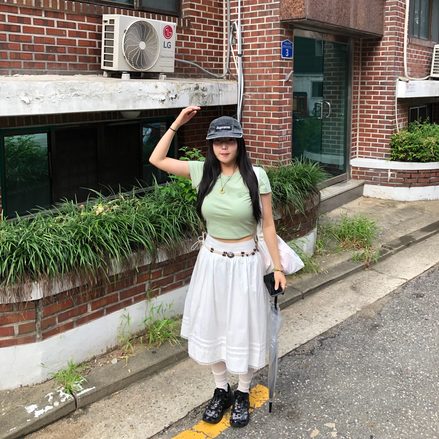 Sansan Gear Women Logo T-Shirt Light Green_25SS, Asics x Cecilie Bahnsen Gel-Cumulus 16 Black 착용 스타일