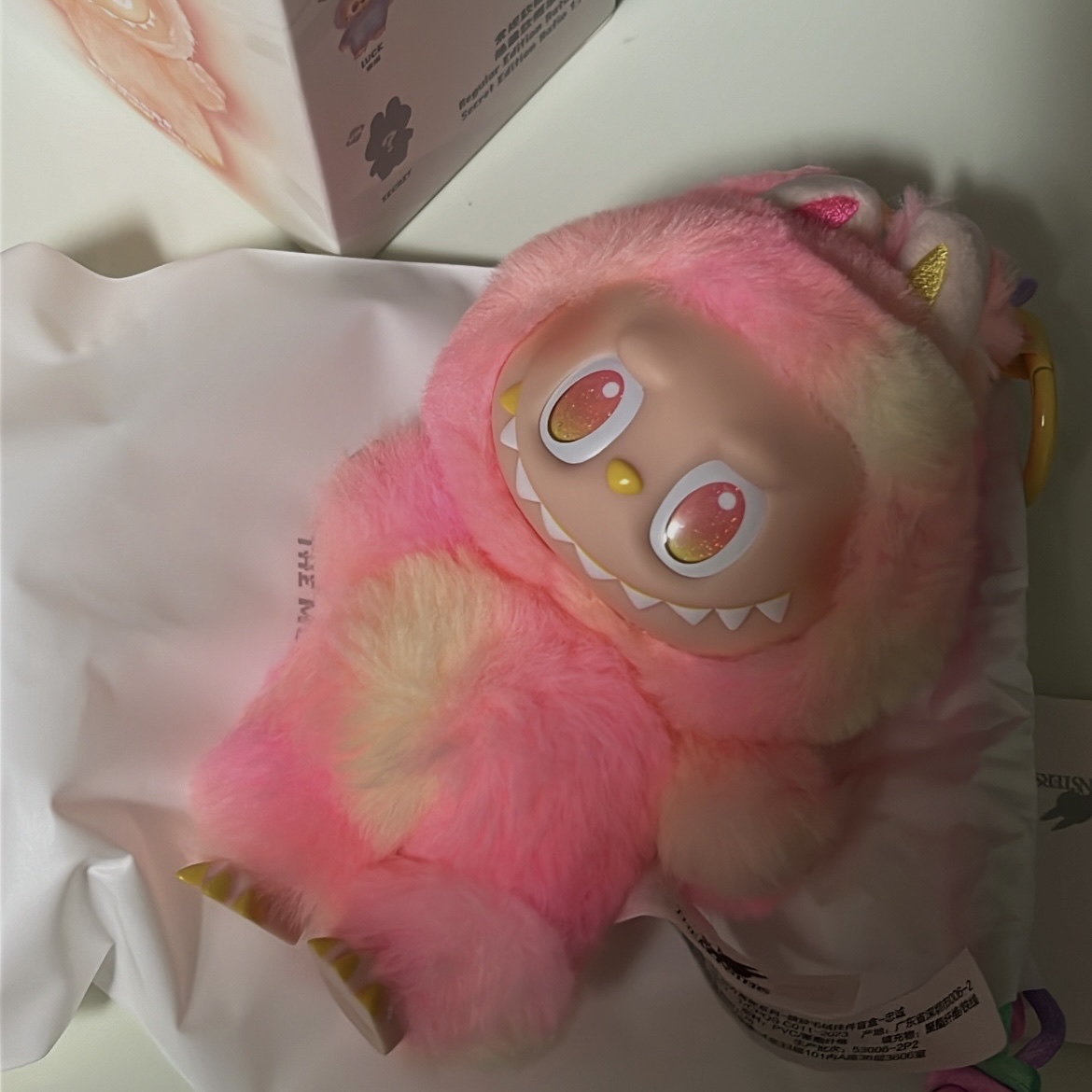 Pop Mart Labubu The Monsters Highlight Series Sealed Case (1 Blind Box), Pop Mart Labubu The Monsters Highlight Series Loyalty Keyring (Opened Case) 착용 스타일