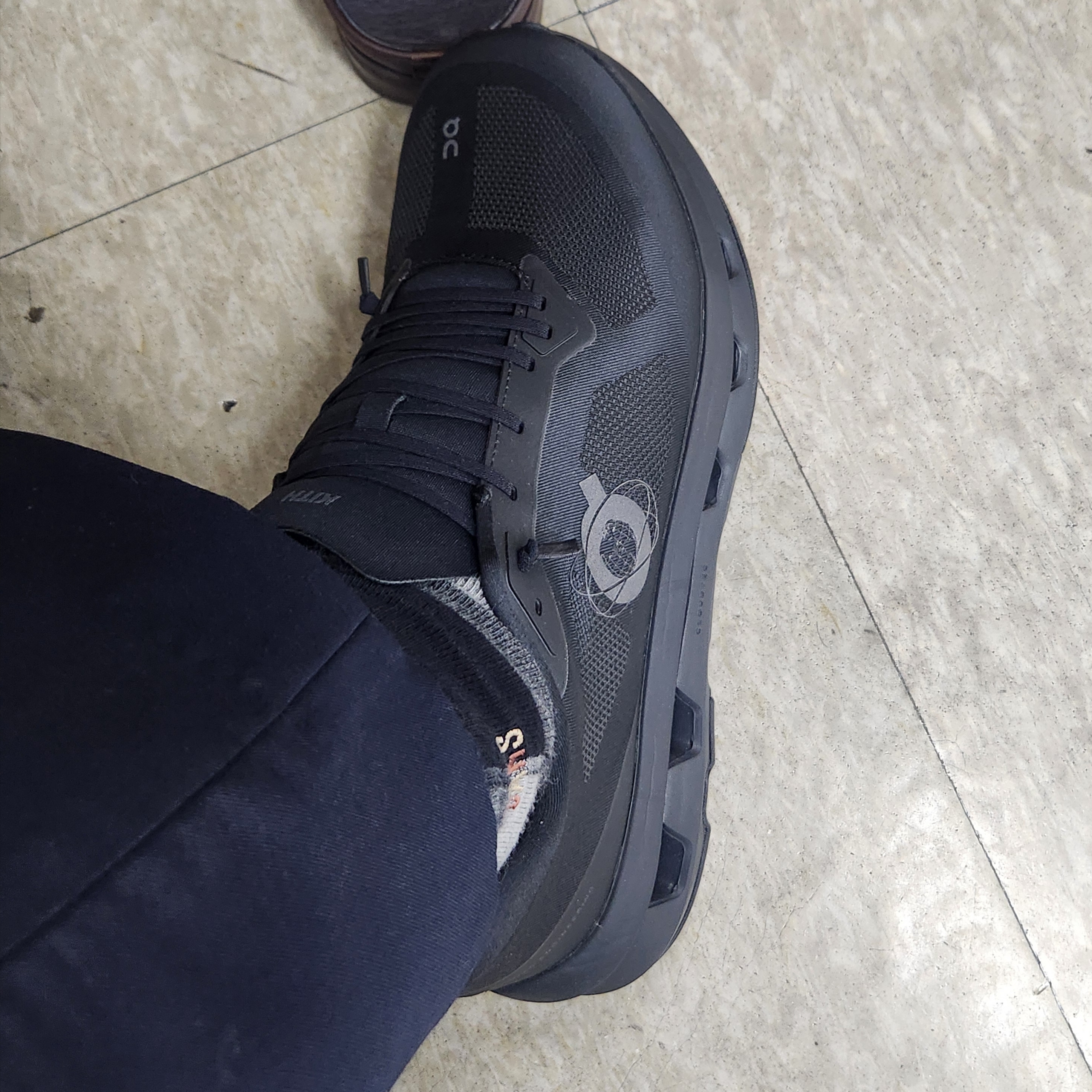 On Running x Kith Cloudzone Black 착용 스타일