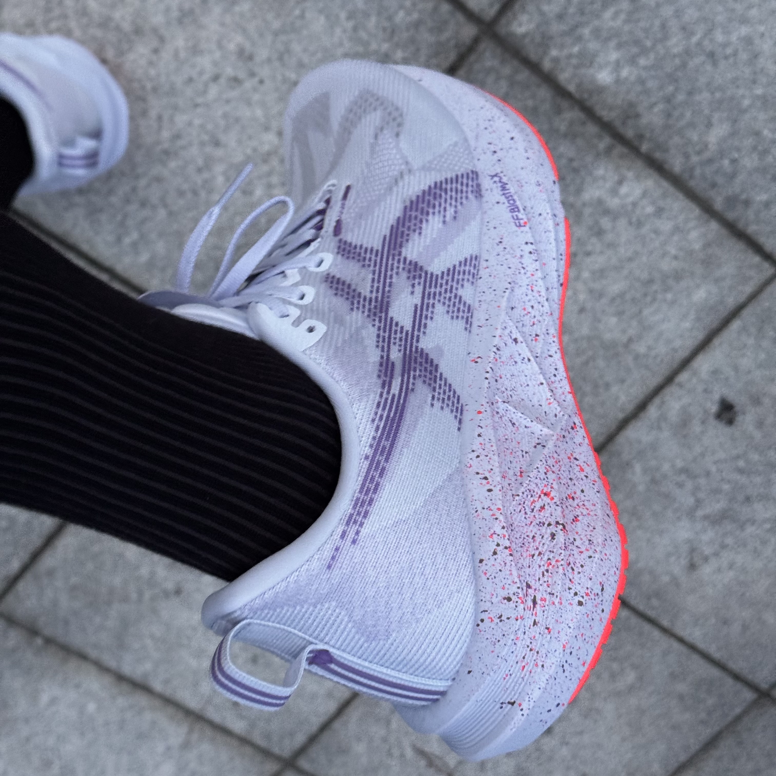 Asics Novablast 5 Tokyo Blue Fade Edo Purple 착용 스타일 - 2