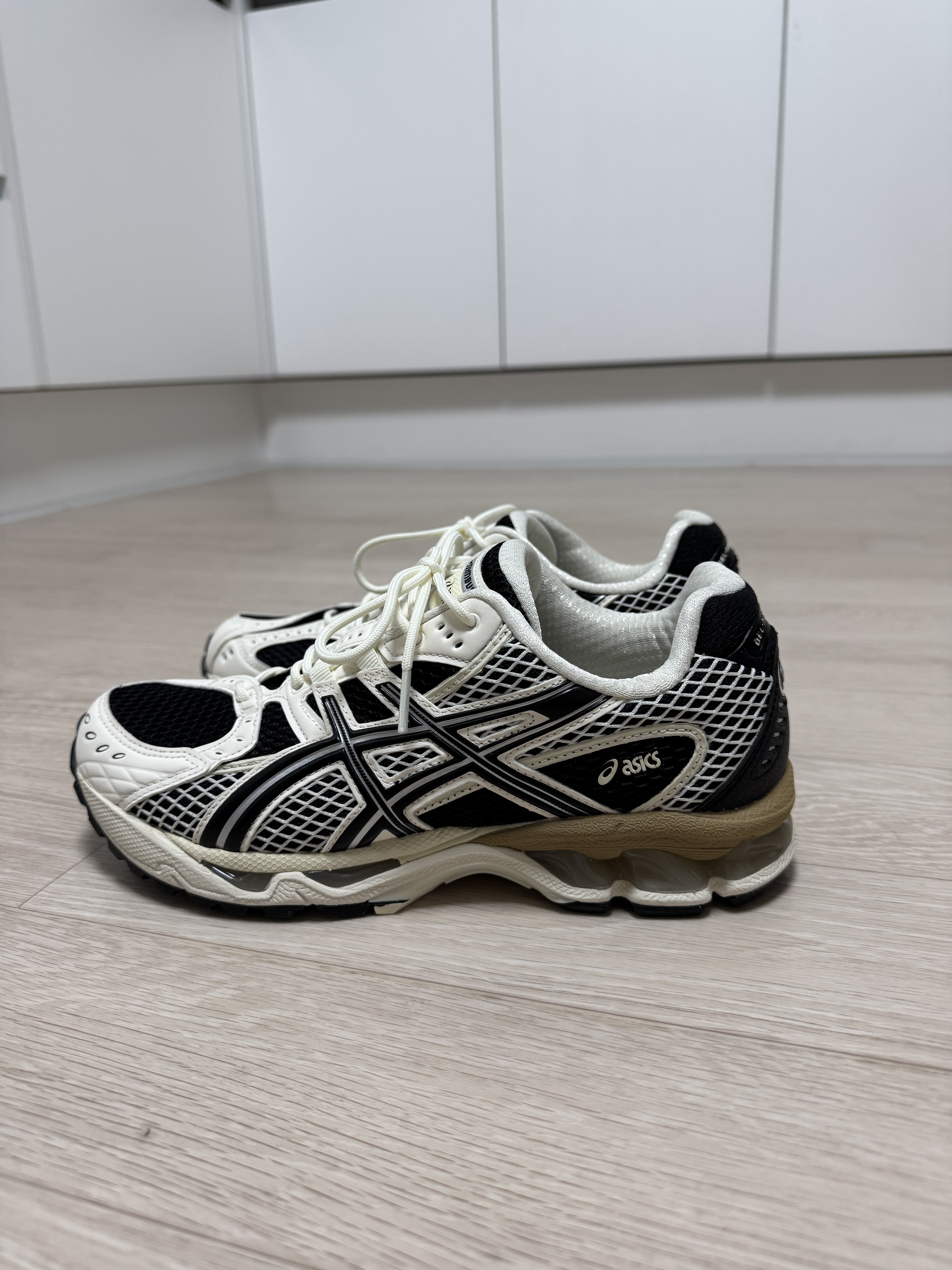 Asics Gel-Nimbus 10.1 Black Cream - Korea Exclusive 착용 스타일
