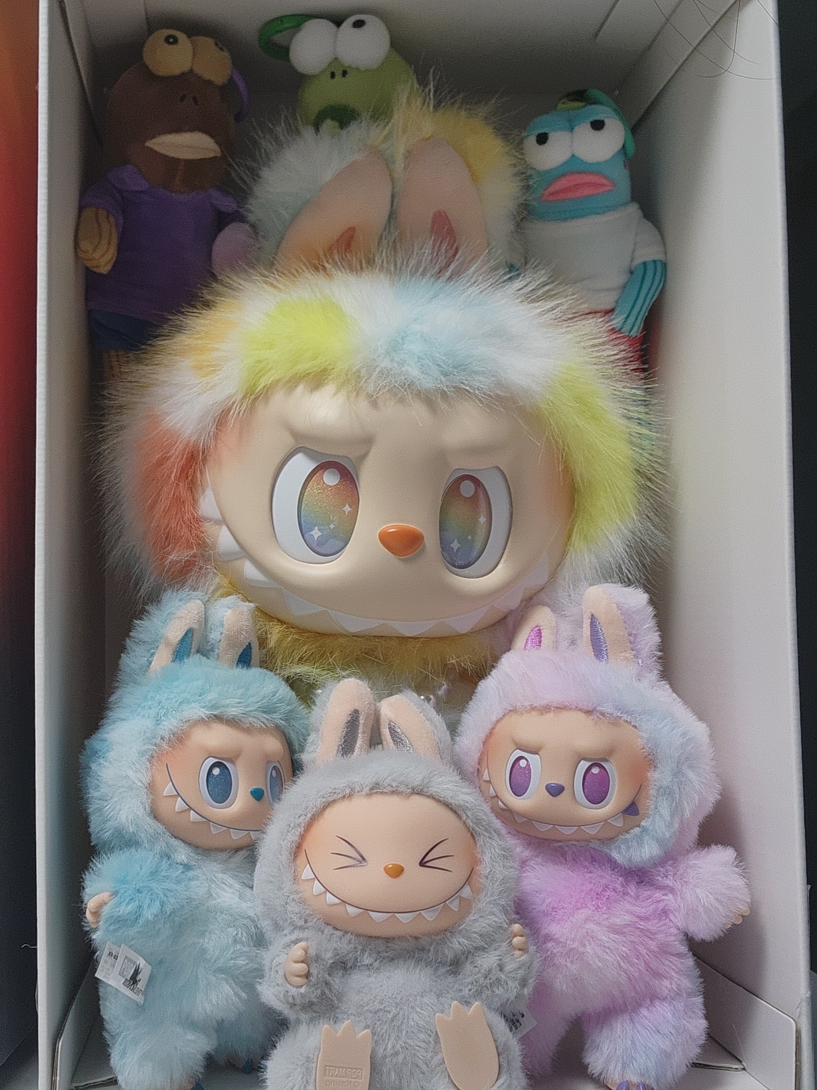 Pop Mart Labubu The Monsters Big Into Energy Series-Rock The Universe Vinyl Plush Doll, Pop Mart Labubu The Monsters Highlight Series Sealed Case (6 Blind Boxes) 착용 스타일