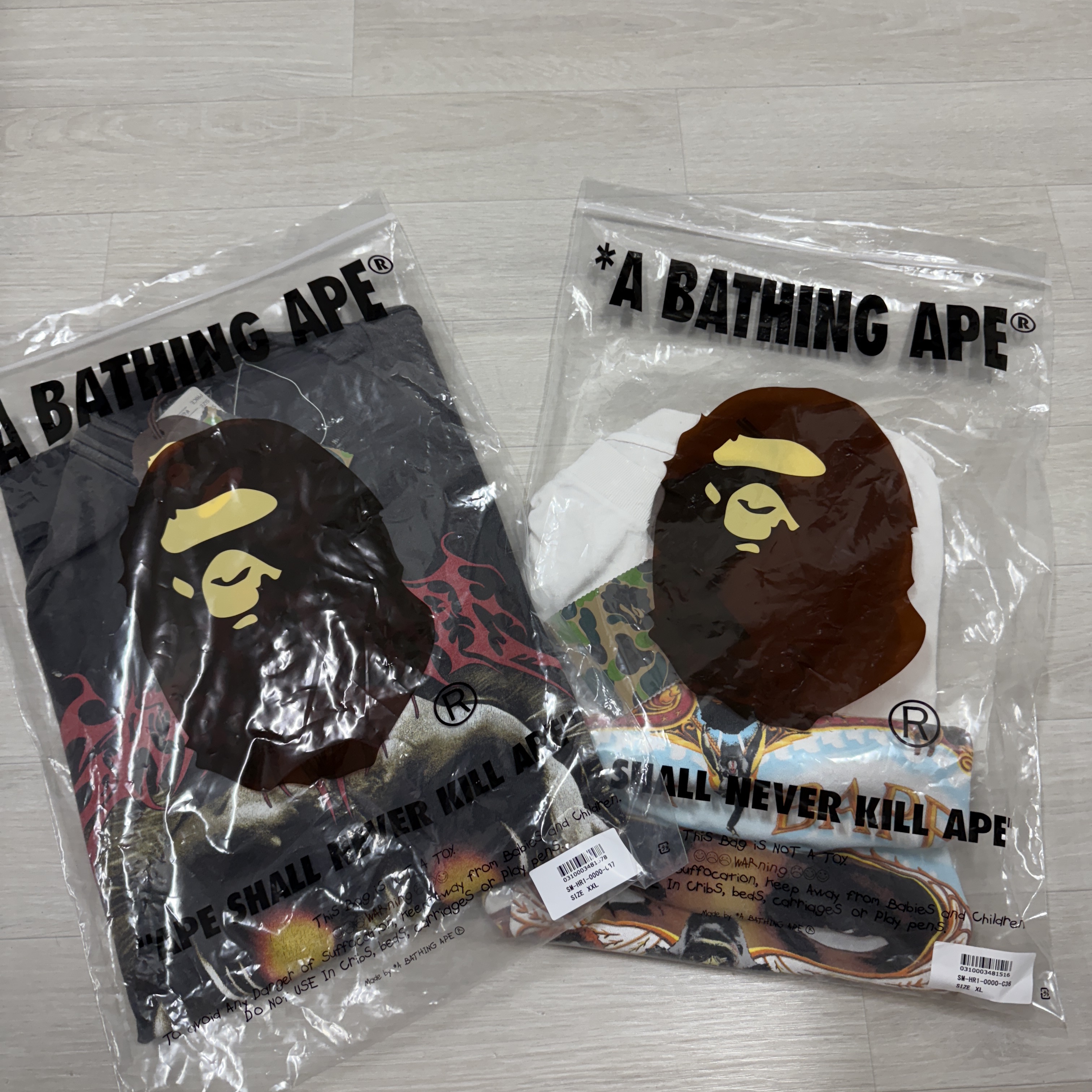 Saint Mxxxxxx x BAPE Generation S/S T-Shirt White - 25AW, Saint Mxxxxxx x BAPE Saint BAPE S/S T-Shirt Black - 25AW 착용 스타일