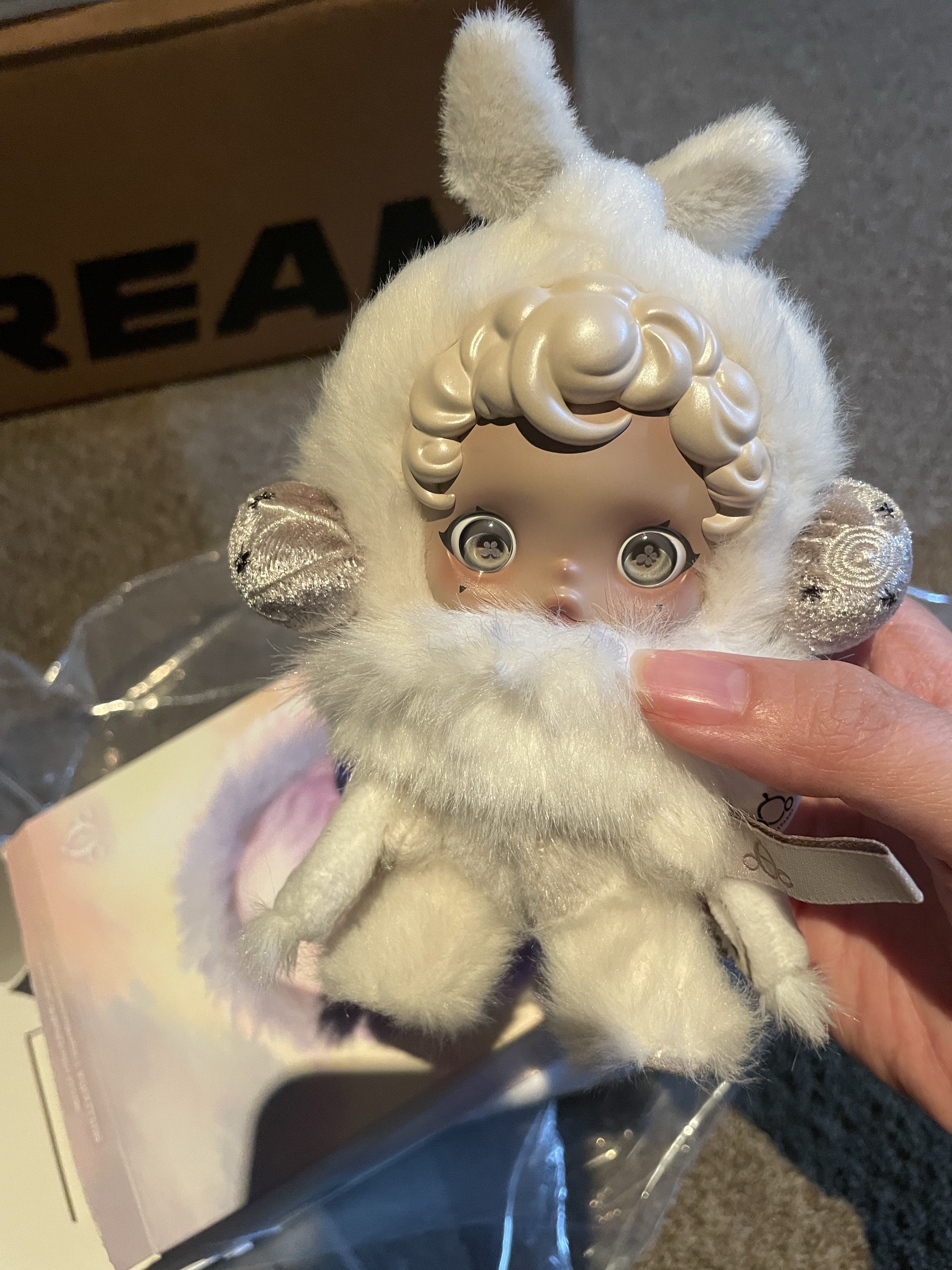 Pop Mart Skullpanda L’Impressionnisme Series Plush Doll Mist (Opened Case), Monchhichi Idol SS Bebichhichi Key Chain Blue 착용 스타일 - 2