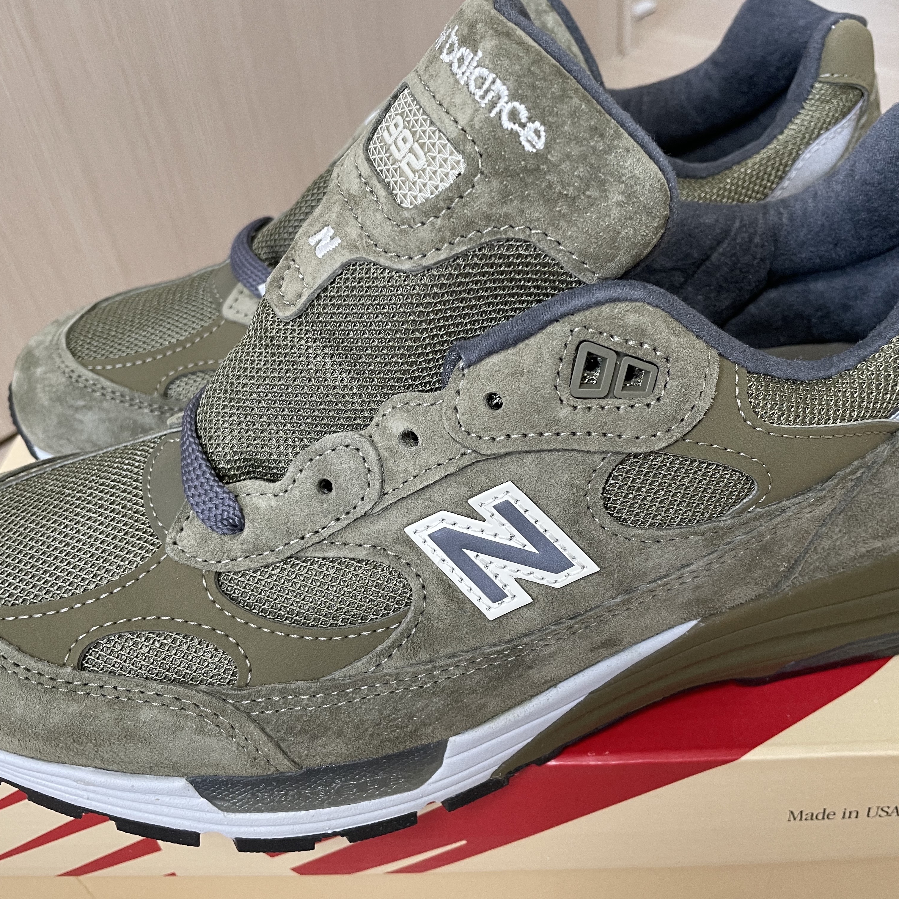 New Balance 992 Made in USA Dark Camo Covert Green - D Standard 착용 스타일 - 3