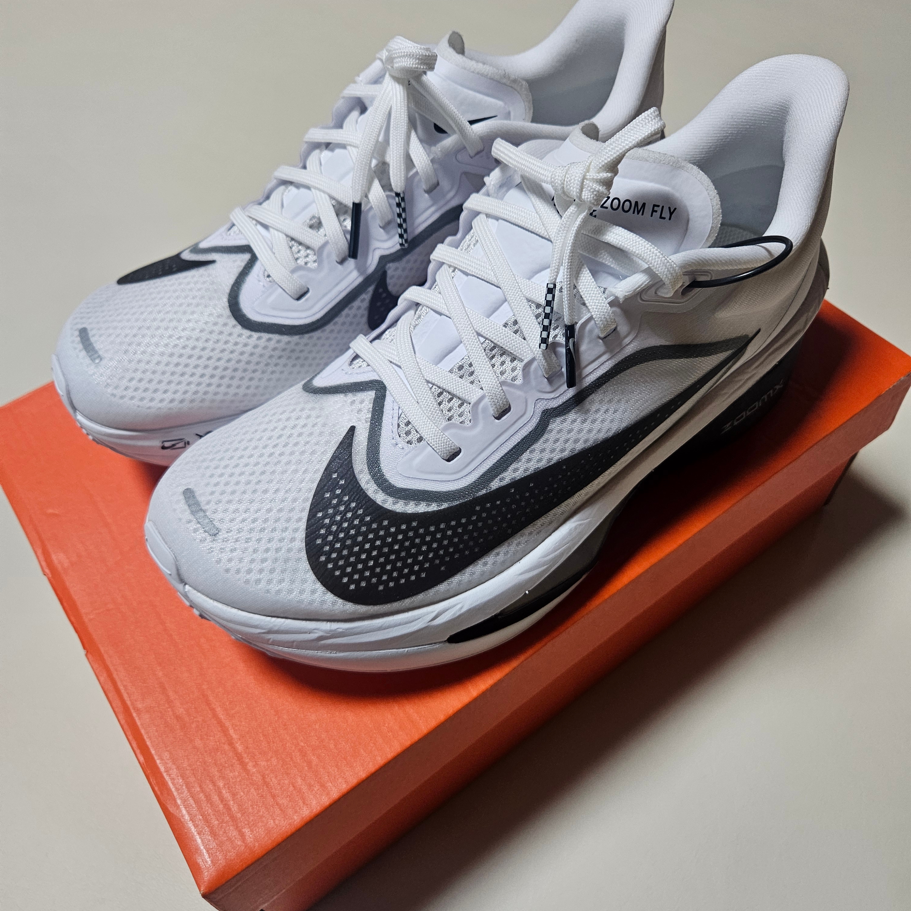 Nike Zoom Fly 6 White Smoke Grey 착용 스타일
