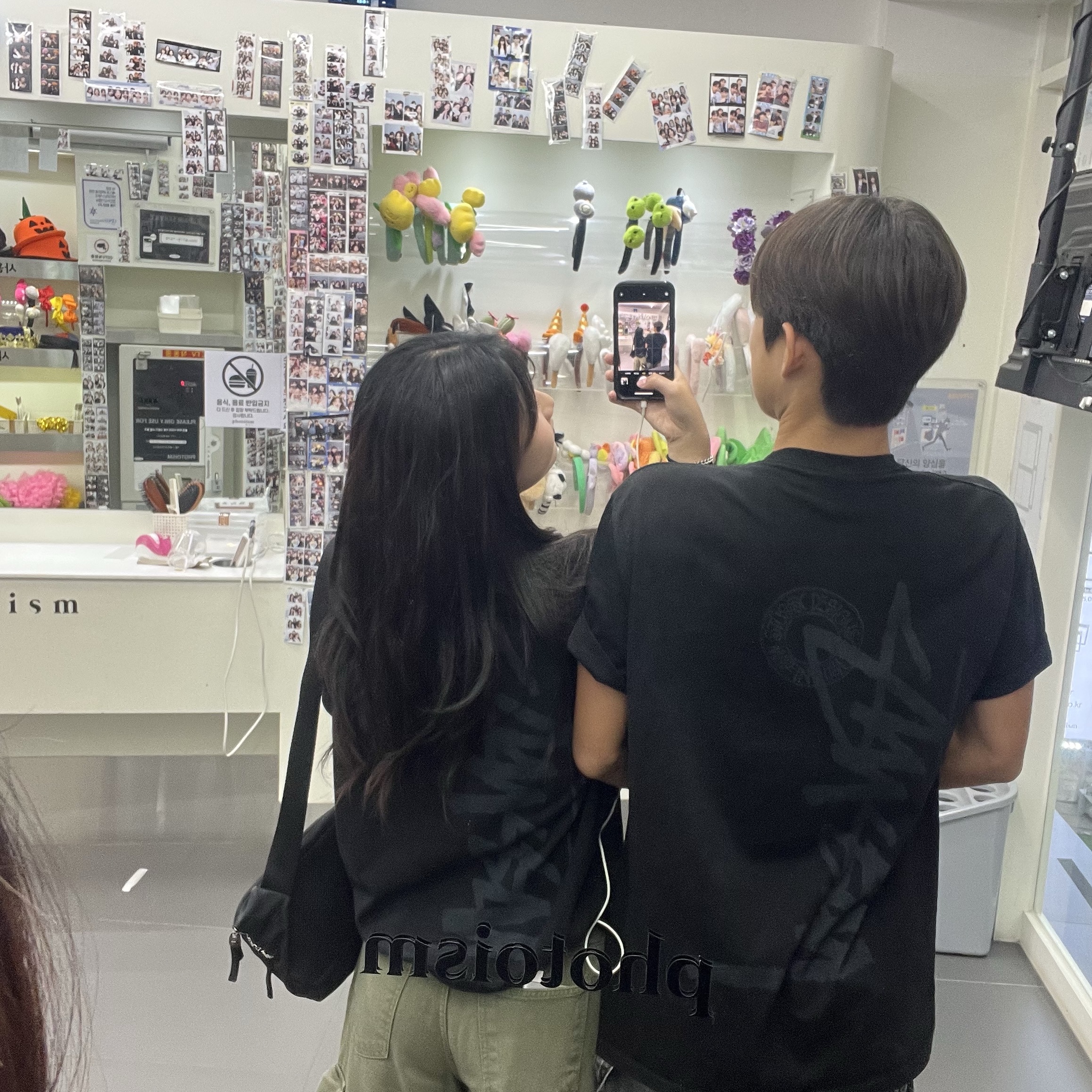 Stussy Buana Stock T-Shirt Black 착용 스타일