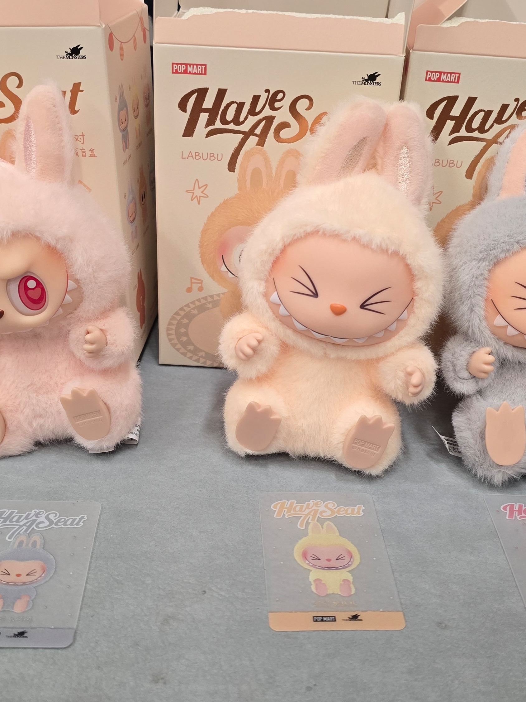 Pop Mart Labubu Let's Play Together Doll Series Sealed Case (6 Blind Boxes) 착용 스타일 - 1
