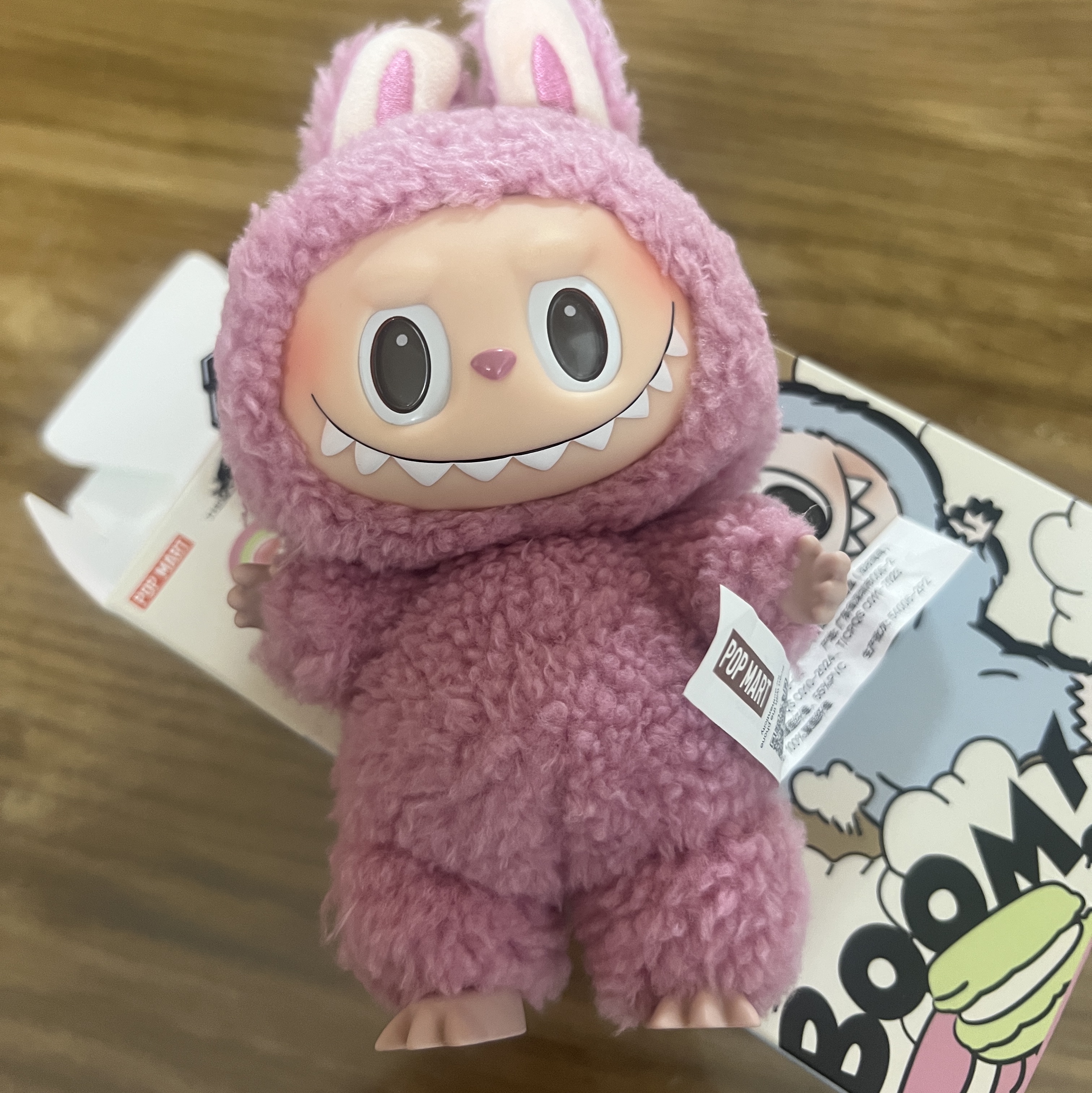 Pop Mart Labubu The Monsters Labubu Tasty Macarons Series Lyche Berry Keyring 착용 스타일 - 1