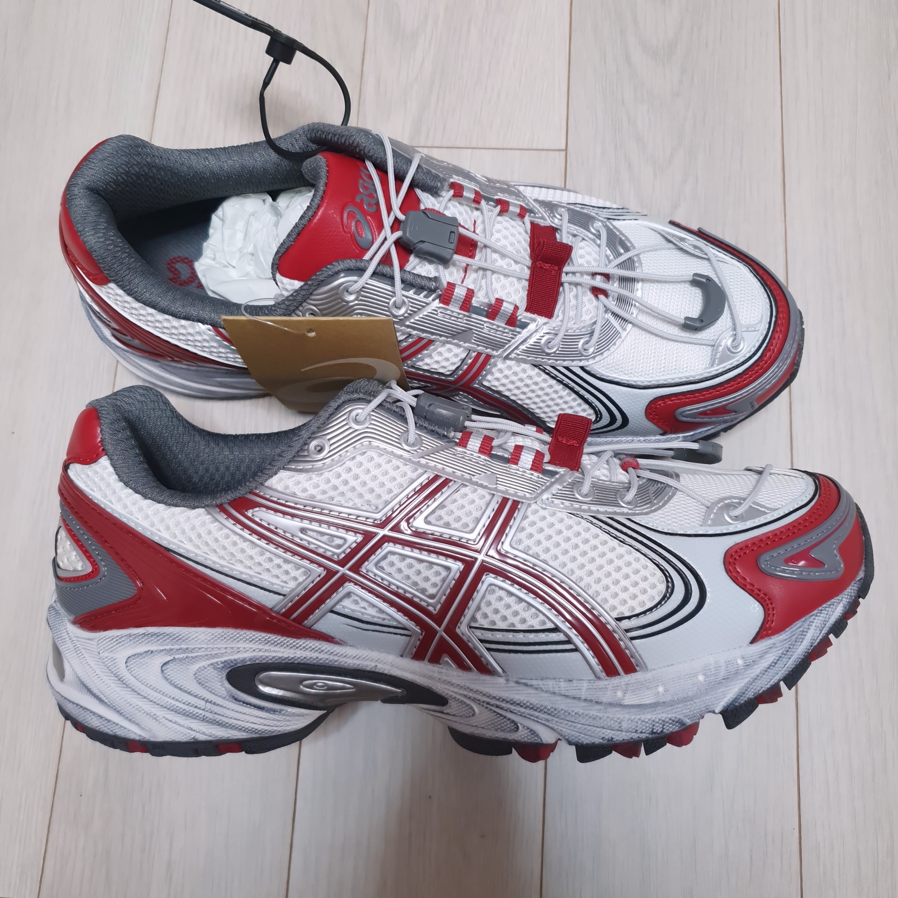 Asics Gel-Kahana TR V4 Cream Cranberry 착용 스타일 - 2