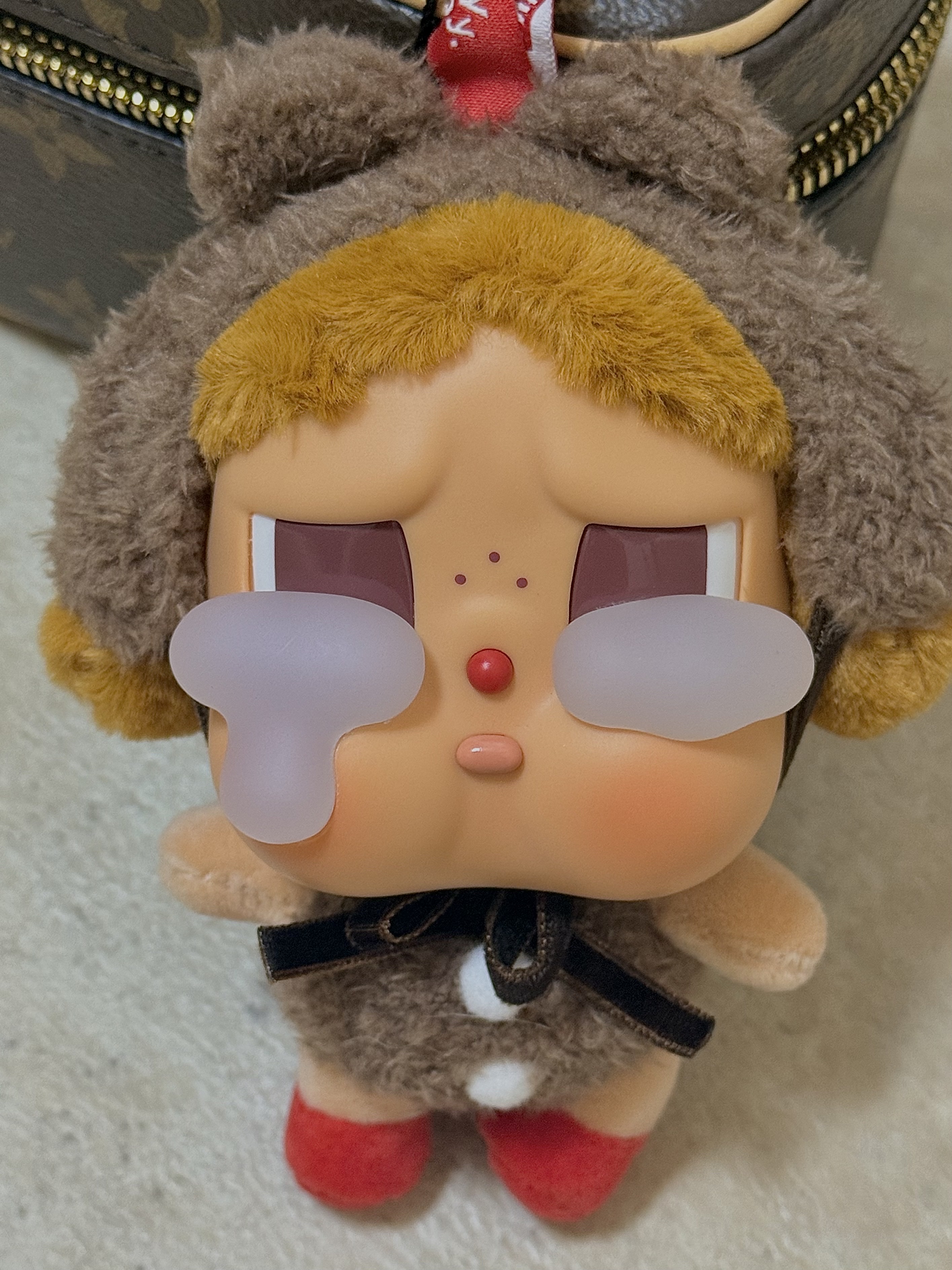 Pop Mart Crybaby Crying Again Series Plush Keyring Love Makes Us Cry (Opened Case) 착용 스타일