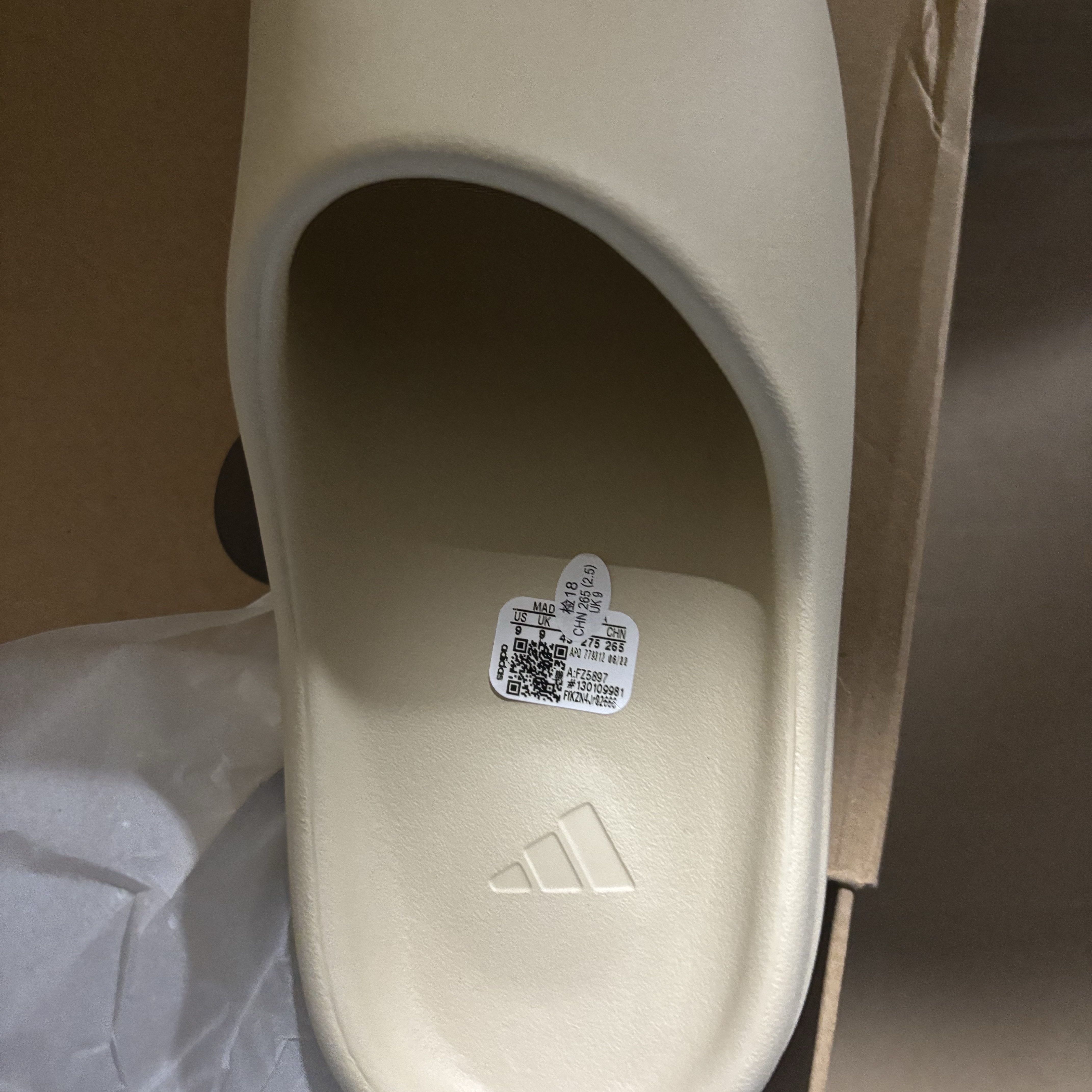 Adidas Yeezy Slide Bone 2022/2023 착용 스타일 - 1