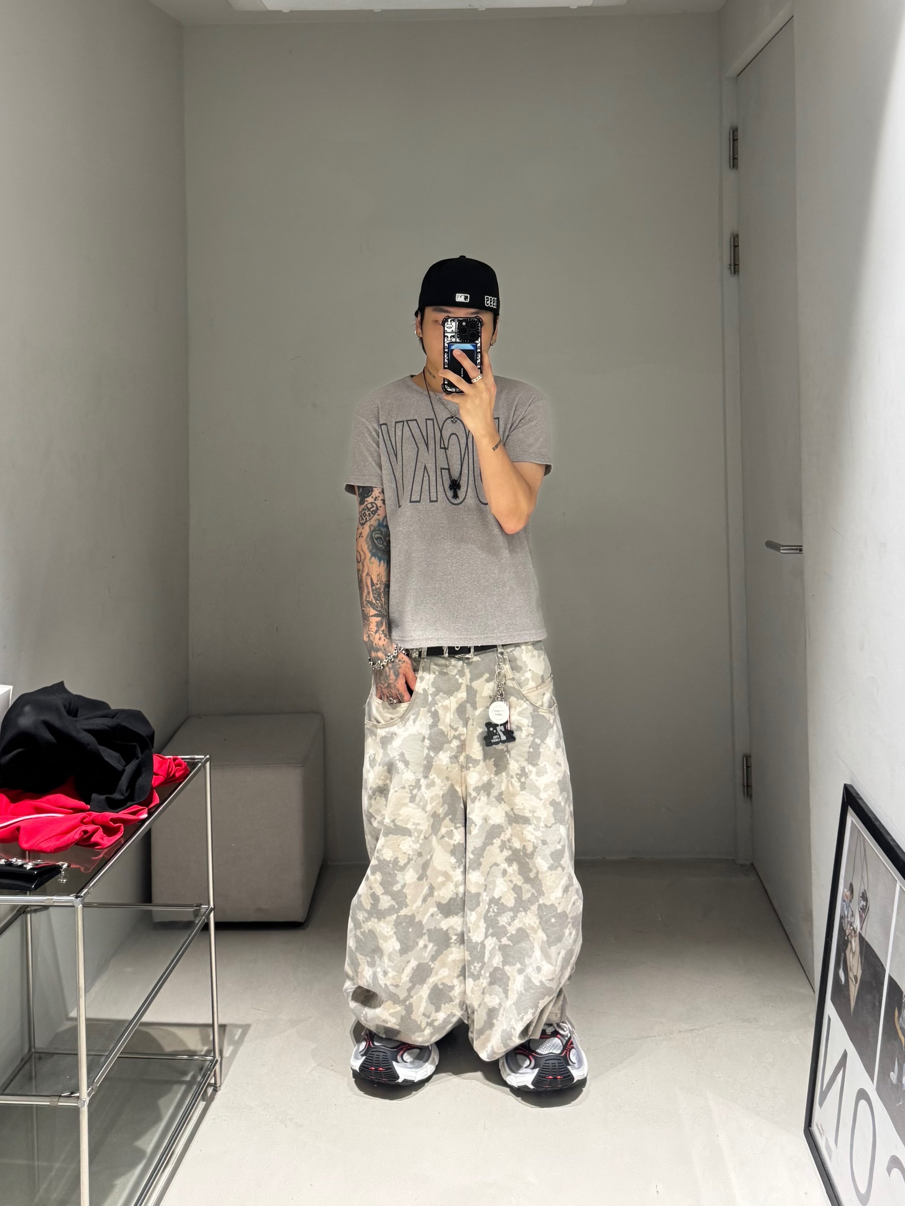 Balenciaga 10XL Sneakers Grey White Red 착용 스타일 - 4