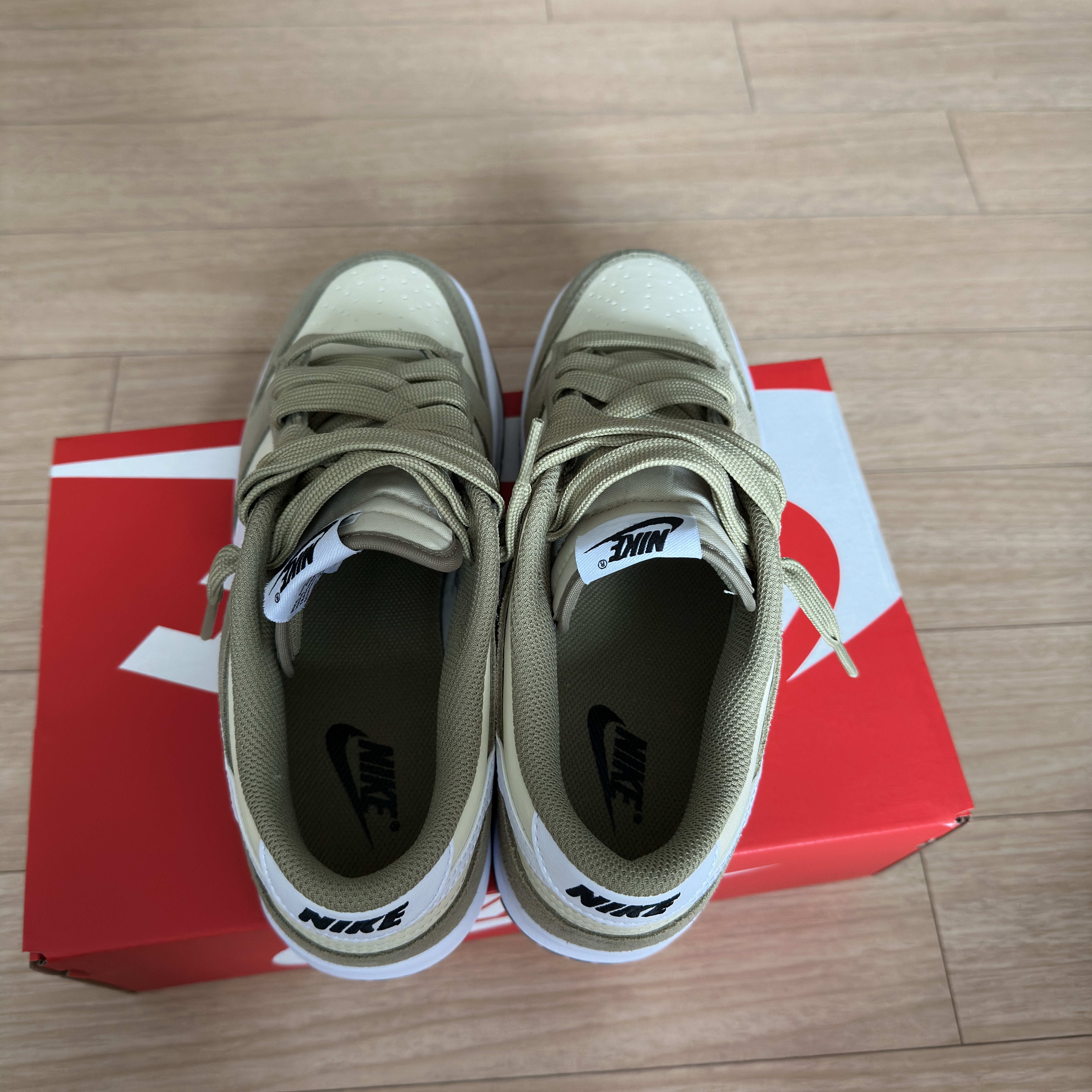 Nike Dunk Low Retro SE Neutral Olive Light Khaki 착용 스타일 - 2