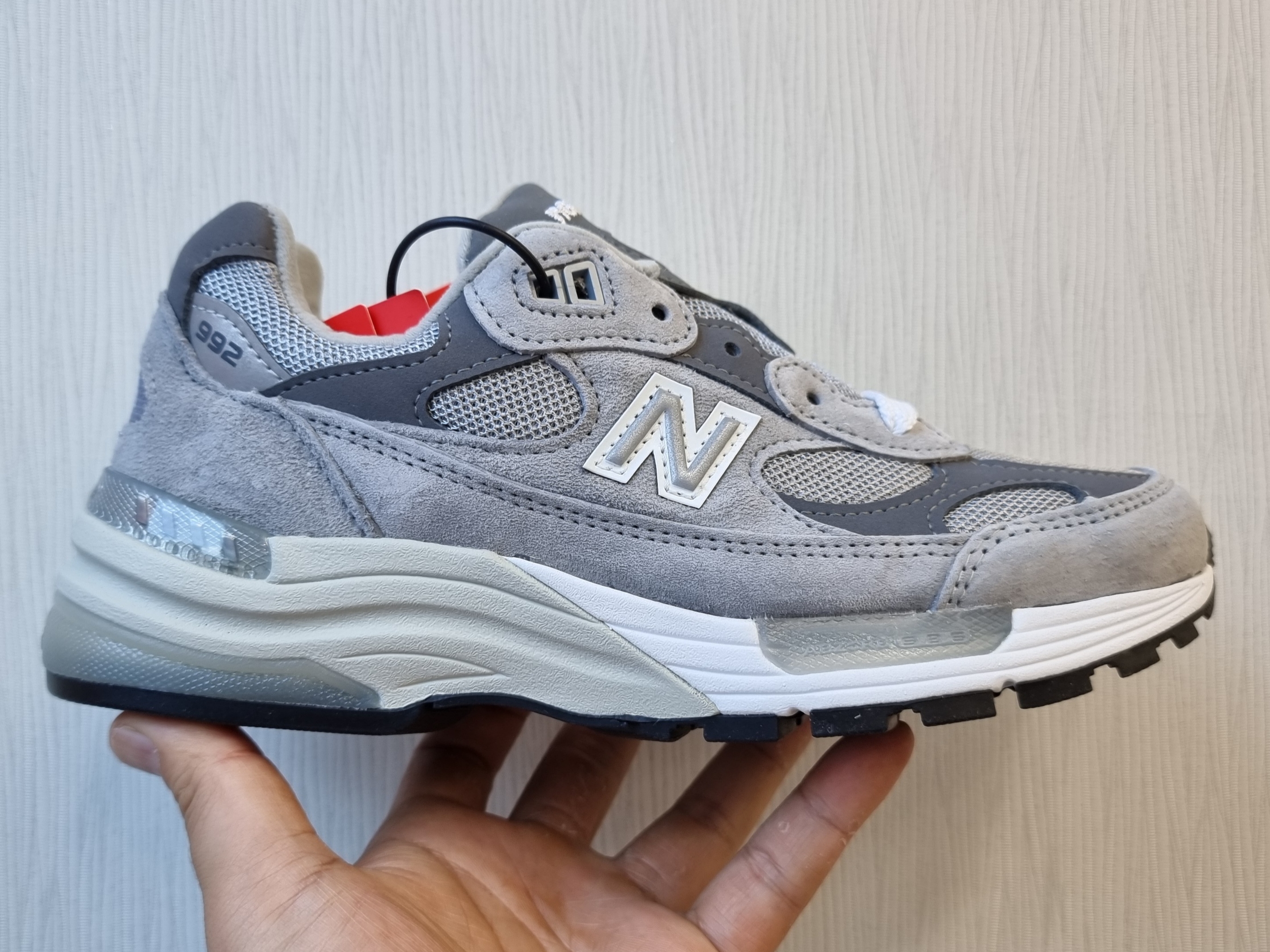 New Balance 992 Made in USA Core Grey Silver Metallic, New Balance 992 Made in USA Grey - D Standard 착용 스타일 - 2