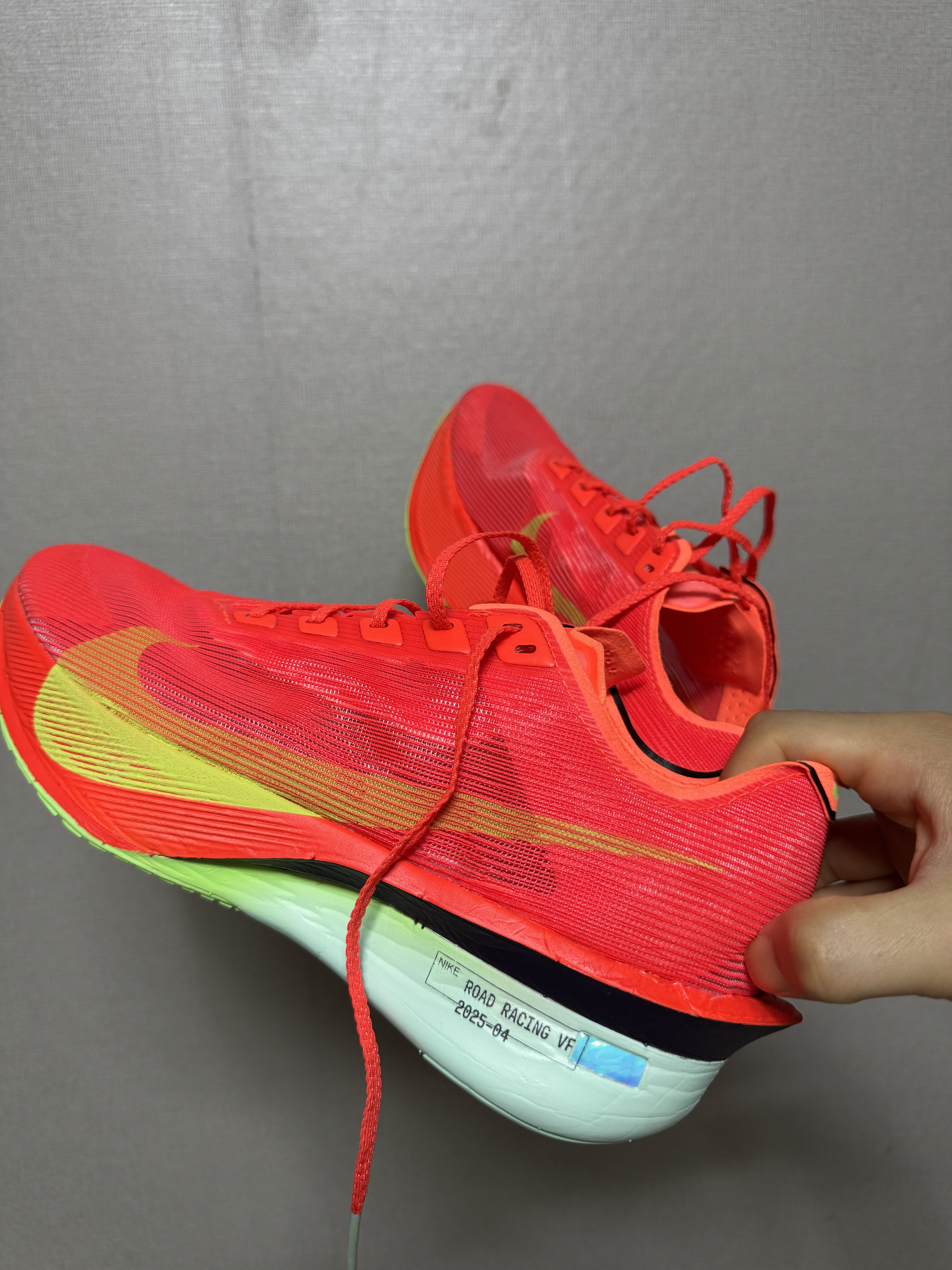 Nike ZoomX Vaporfly Next% 4 Crimson Mint Foam 착용 스타일