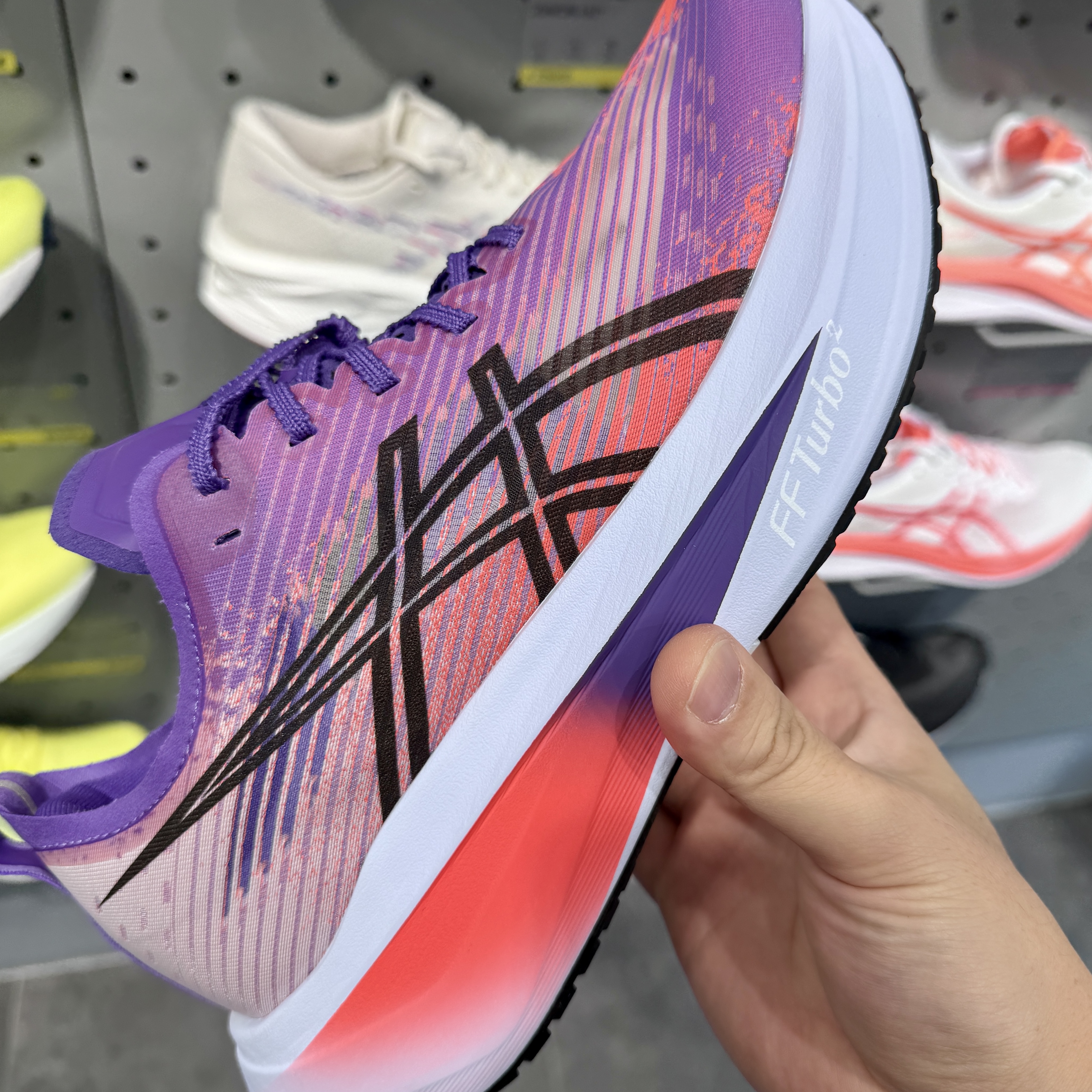 Asics Megablast Edo Purple Black, Asics Megablast White Piedmont Grey 착용 스타일 - 1