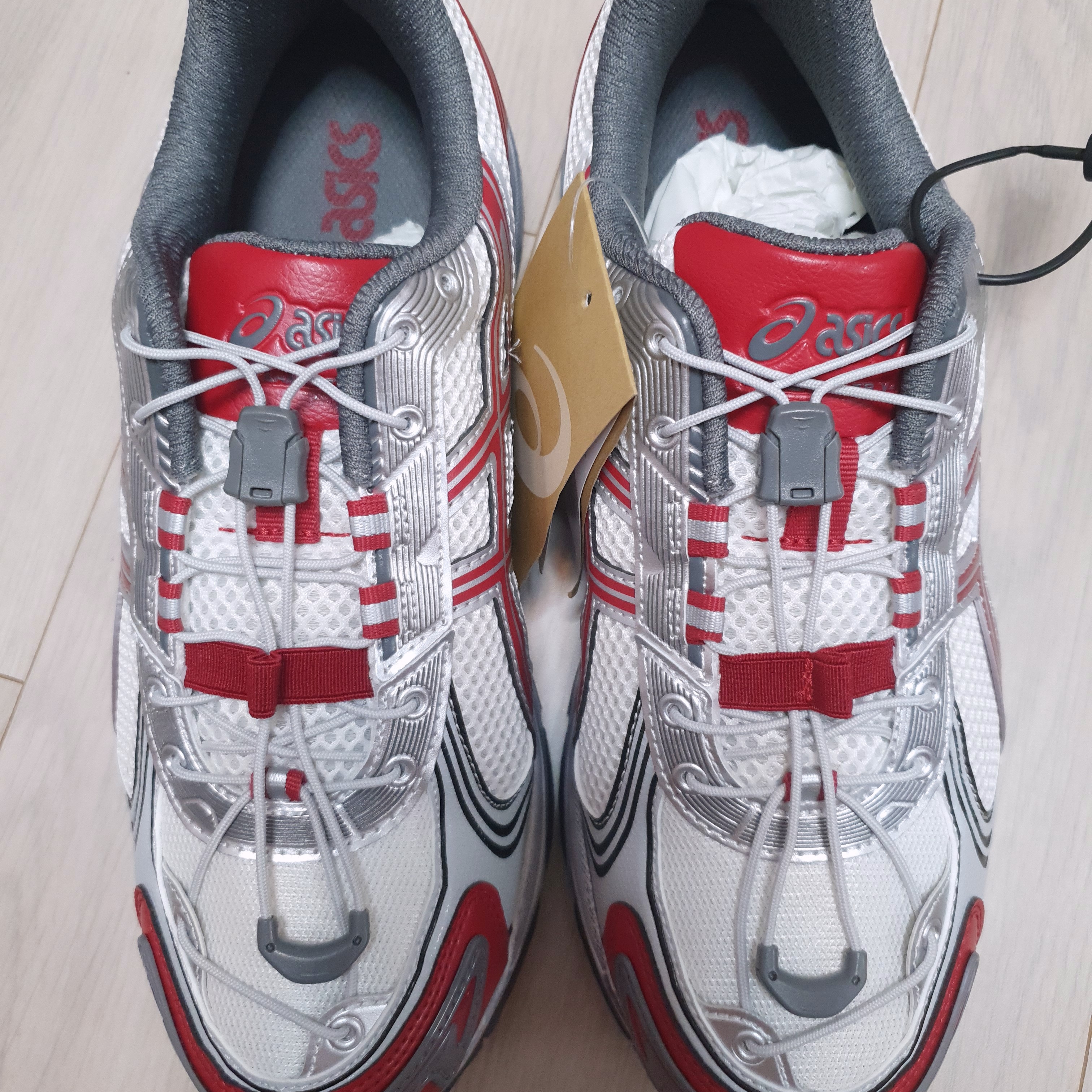 Asics Gel-Kahana TR V4 Cream Cranberry 착용 스타일 - 1