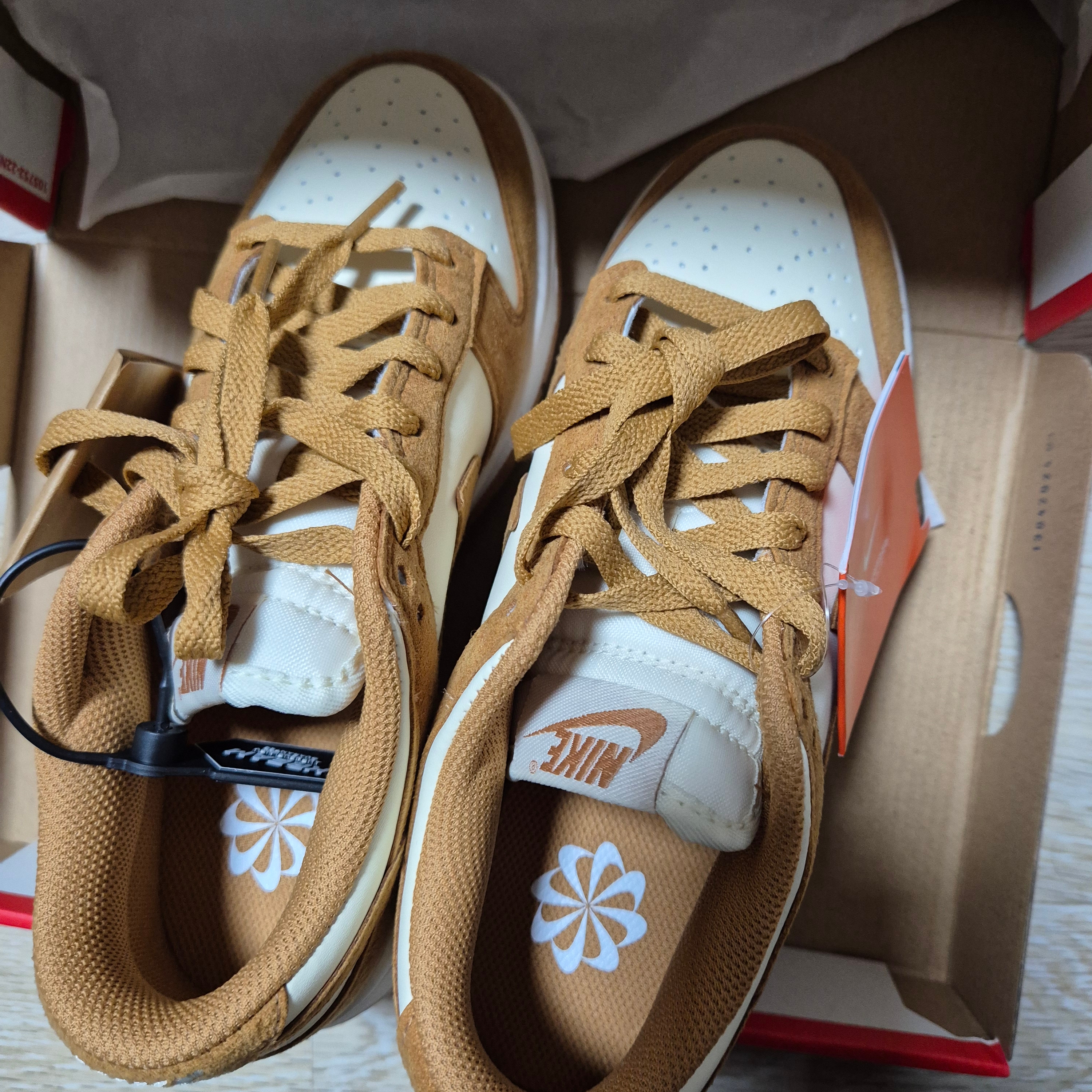 (W) Nike Dunk Low Next Nature Coconut Milk Sail 착용 스타일 - 2