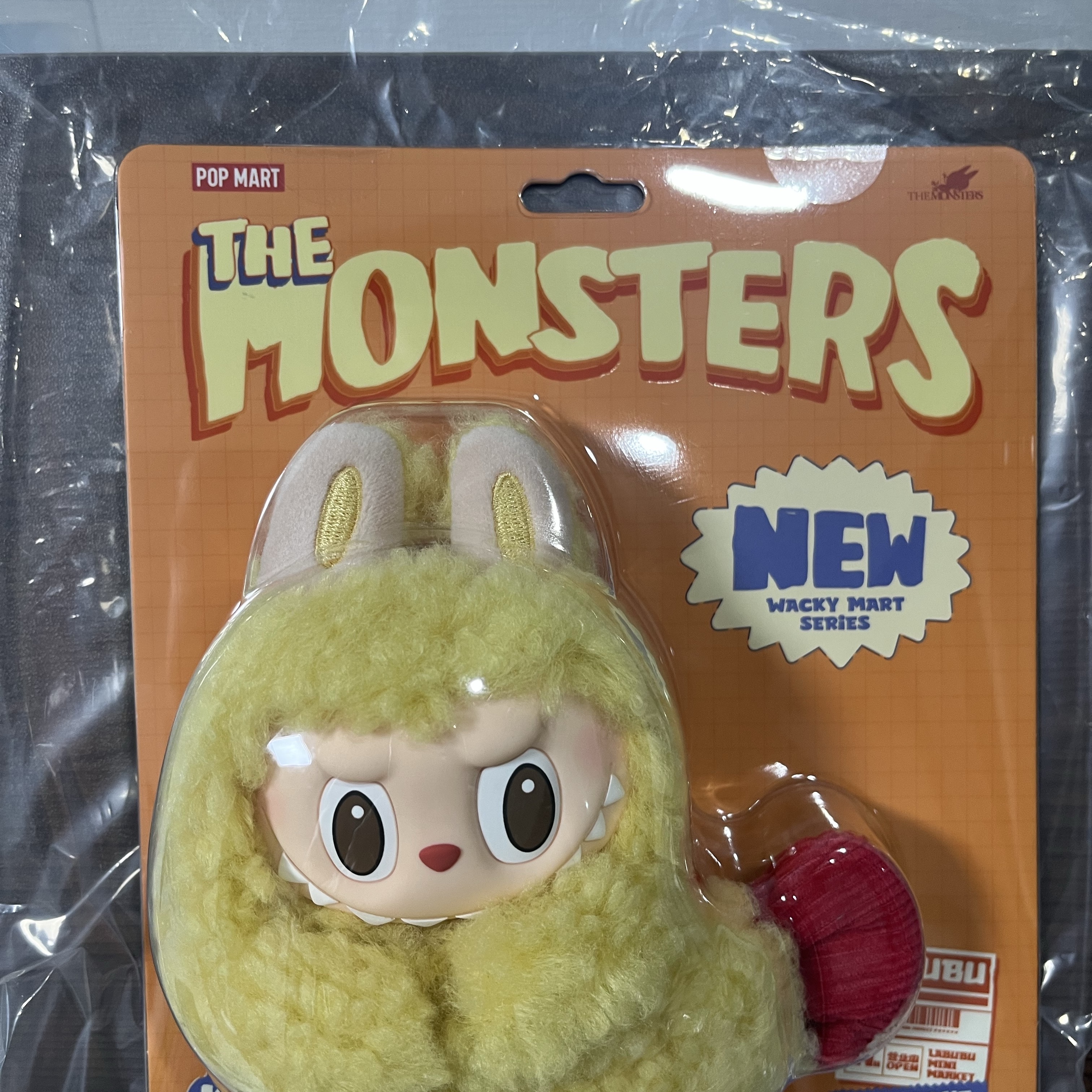 Pop Mart Labubu The Monsters Wacky Mart Series Earphone Case 착용 스타일