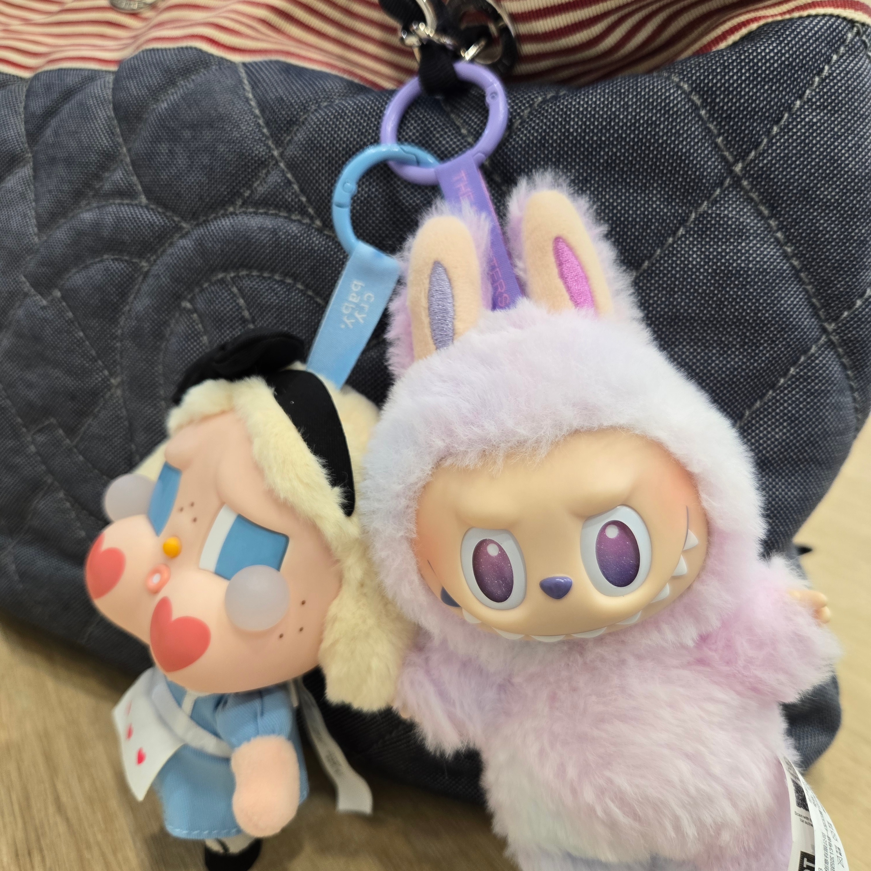 Pop Mart Labubu The Monsters Highlight Series Sealed Case (Bundle of 3/1 Blind Box) 착용 스타일