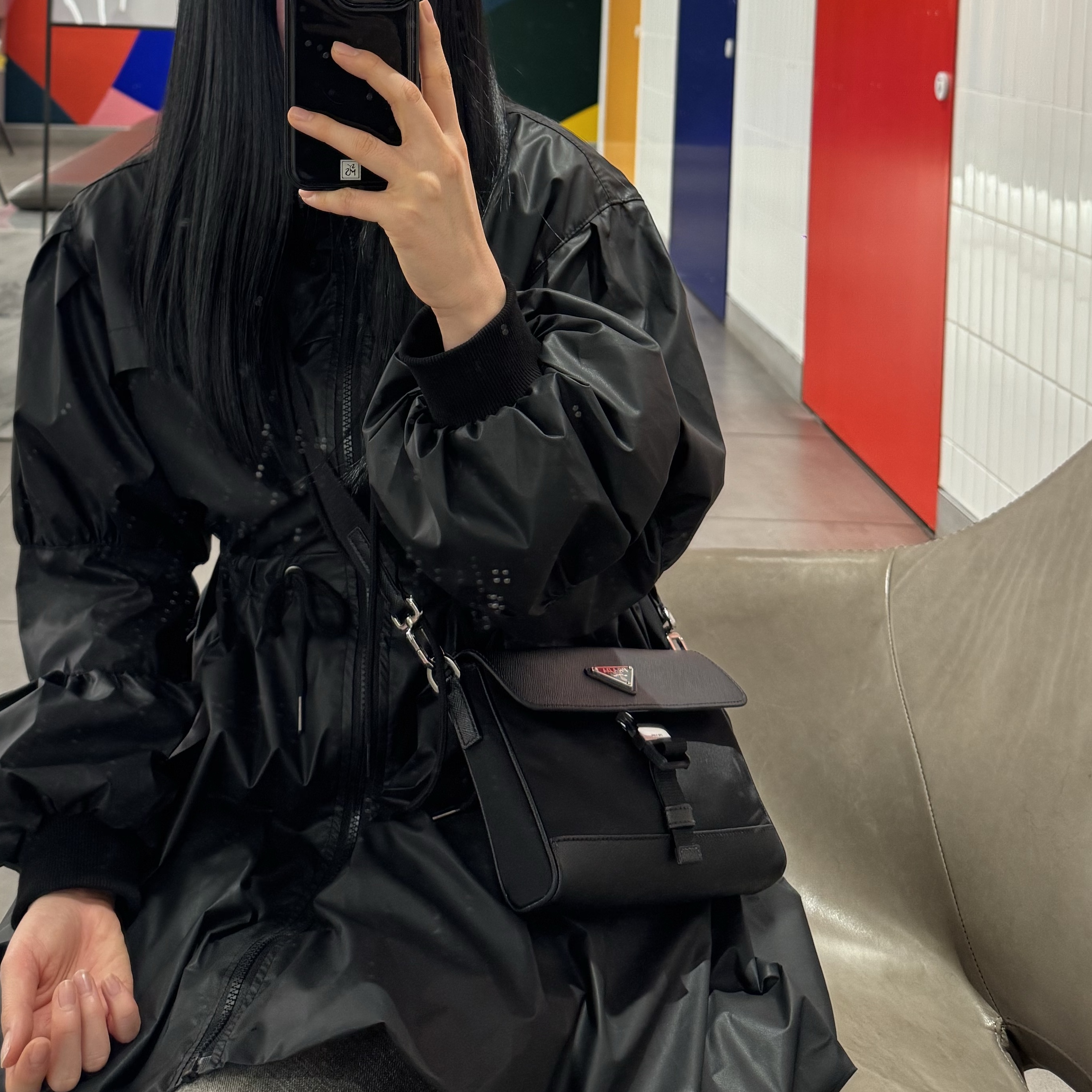 Prada Re-Nylon Saffiano Shoulder Bag Black 착용 스타일
