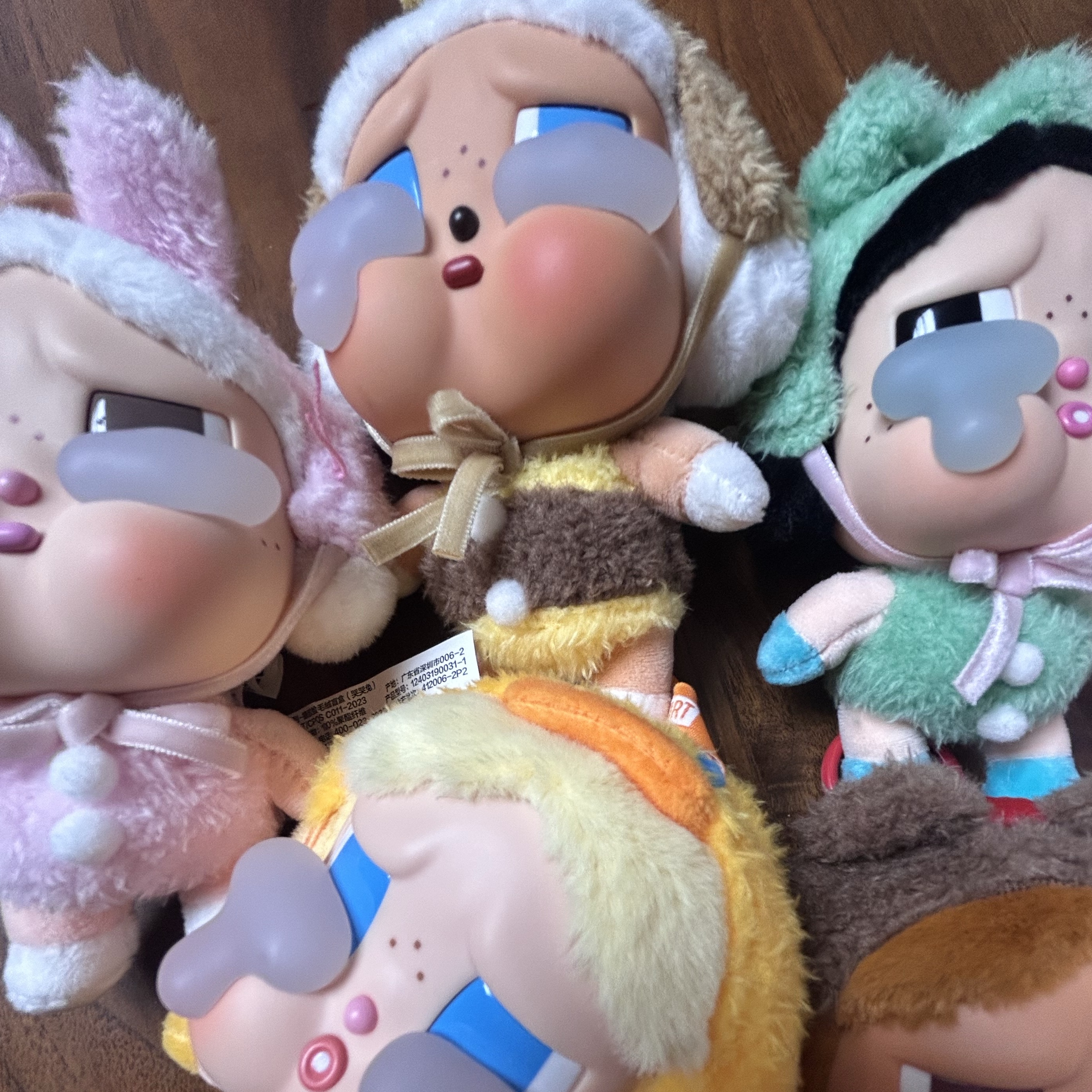 Pop Mart Crybaby Crying Again Series Plush Keyring Sealed Case (6 Blind Boxes), Pop Mart Crybaby Crying Again Series Plush Keyring She's Alice (Opened Case) 착용 스타일 - 4