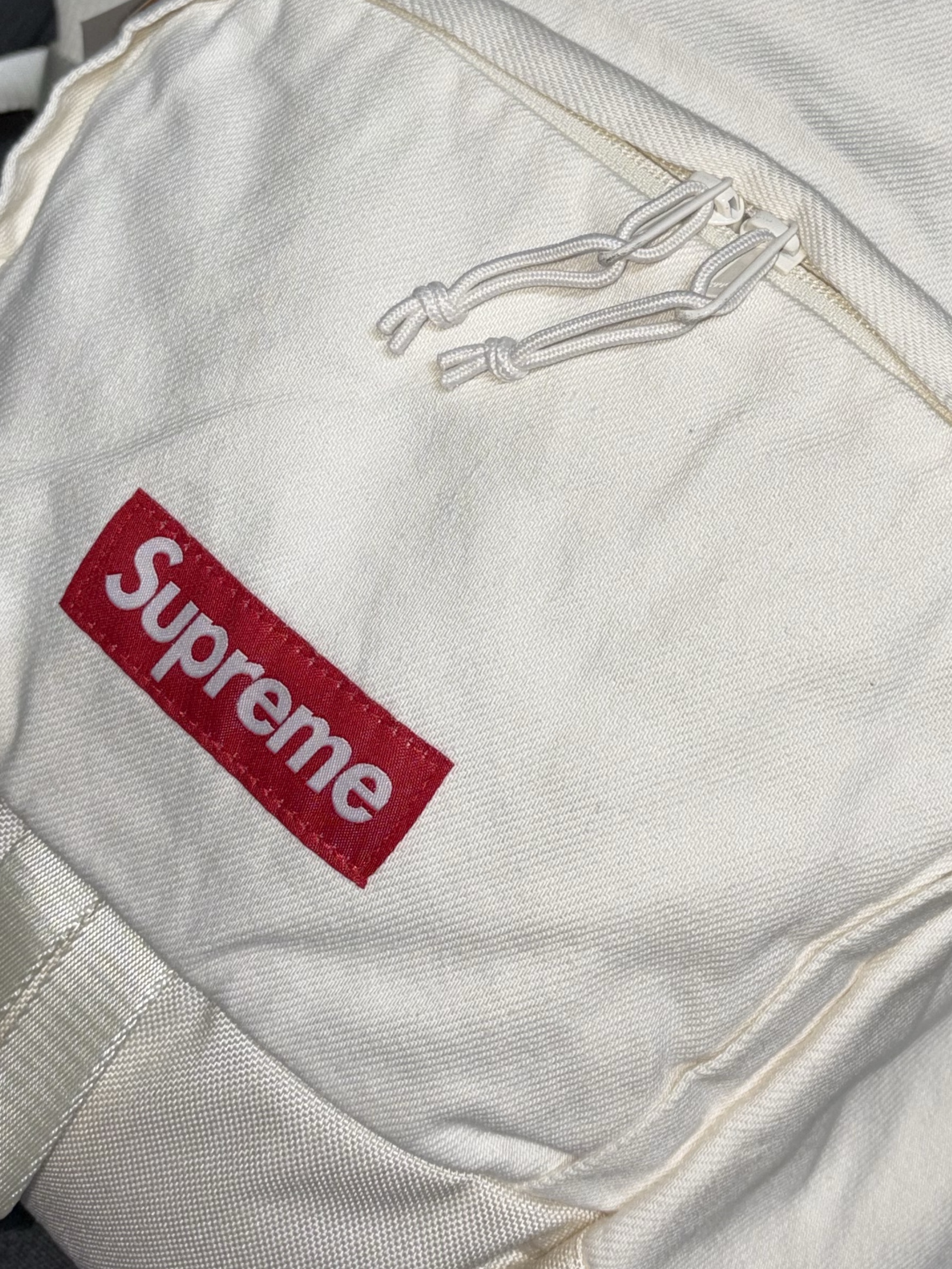 Supreme Denim Backpack White - 25FW 착용 스타일 - 2