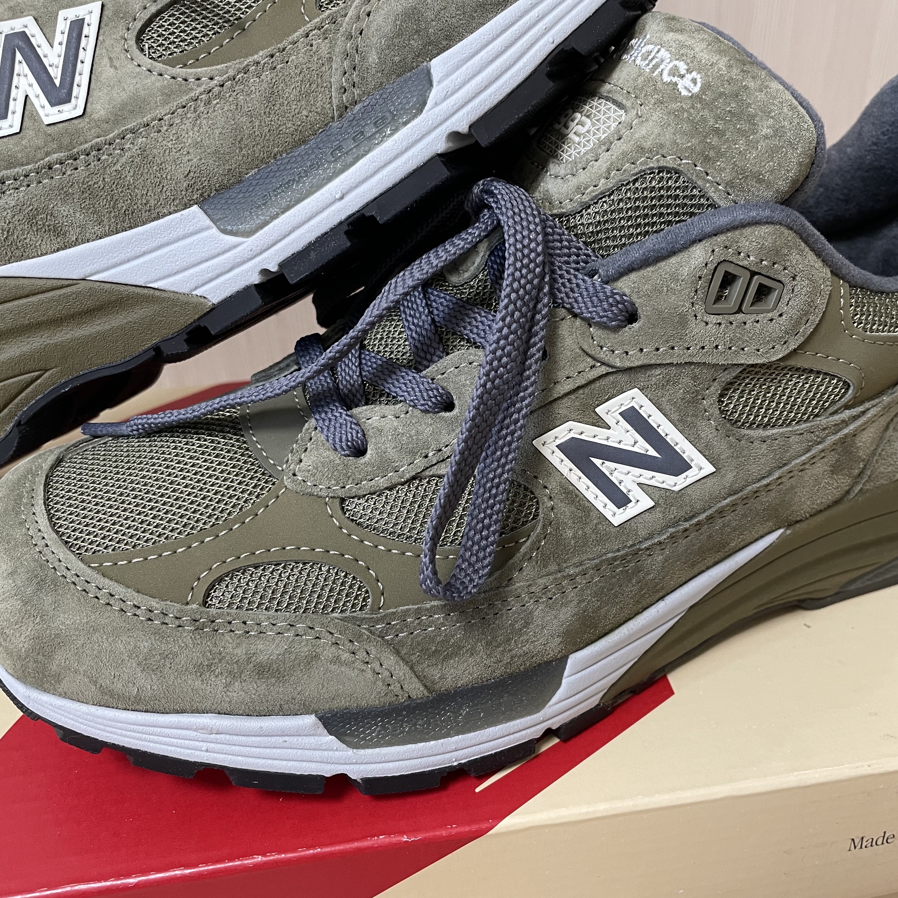 New Balance 992 Made in USA Dark Camo Covert Green - D Standard 착용 스타일 - 1