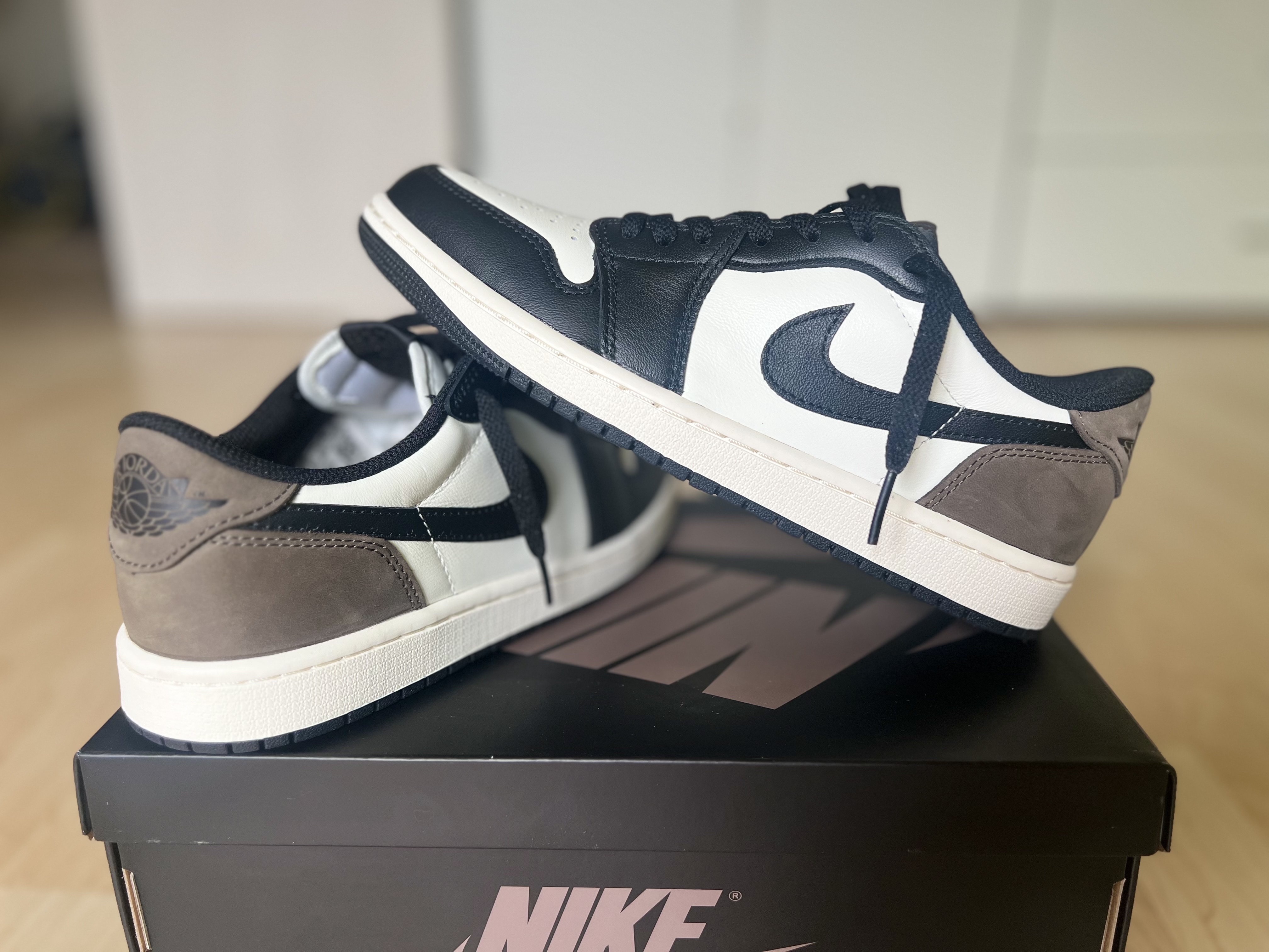 Jordan 1 Retro Low OG Mocha 착용 스타일