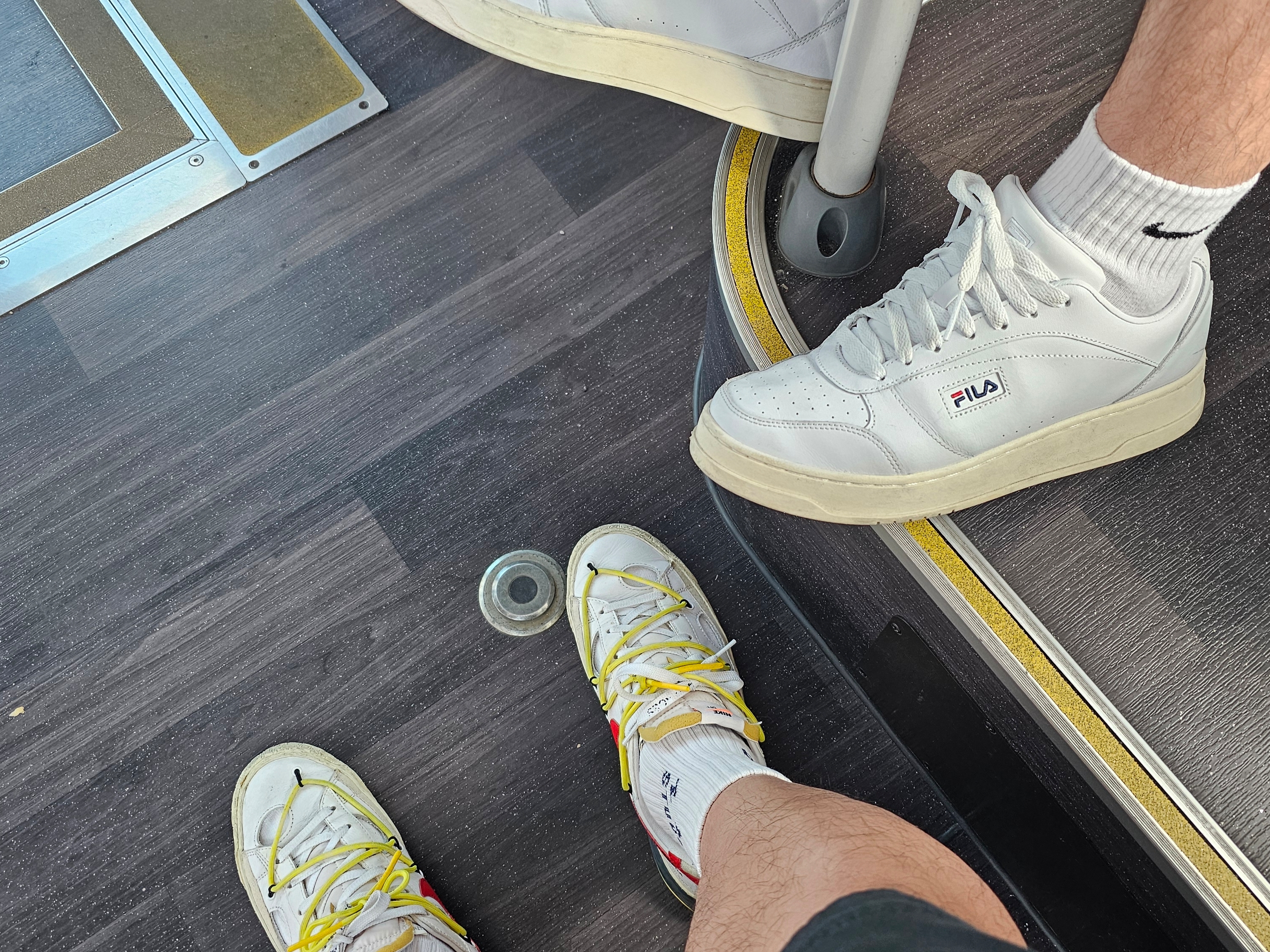 Nike x Off-White Blazer Low '77 White and University Red, IAB Studio Socks White Black (5 Pack) 착용 스타일