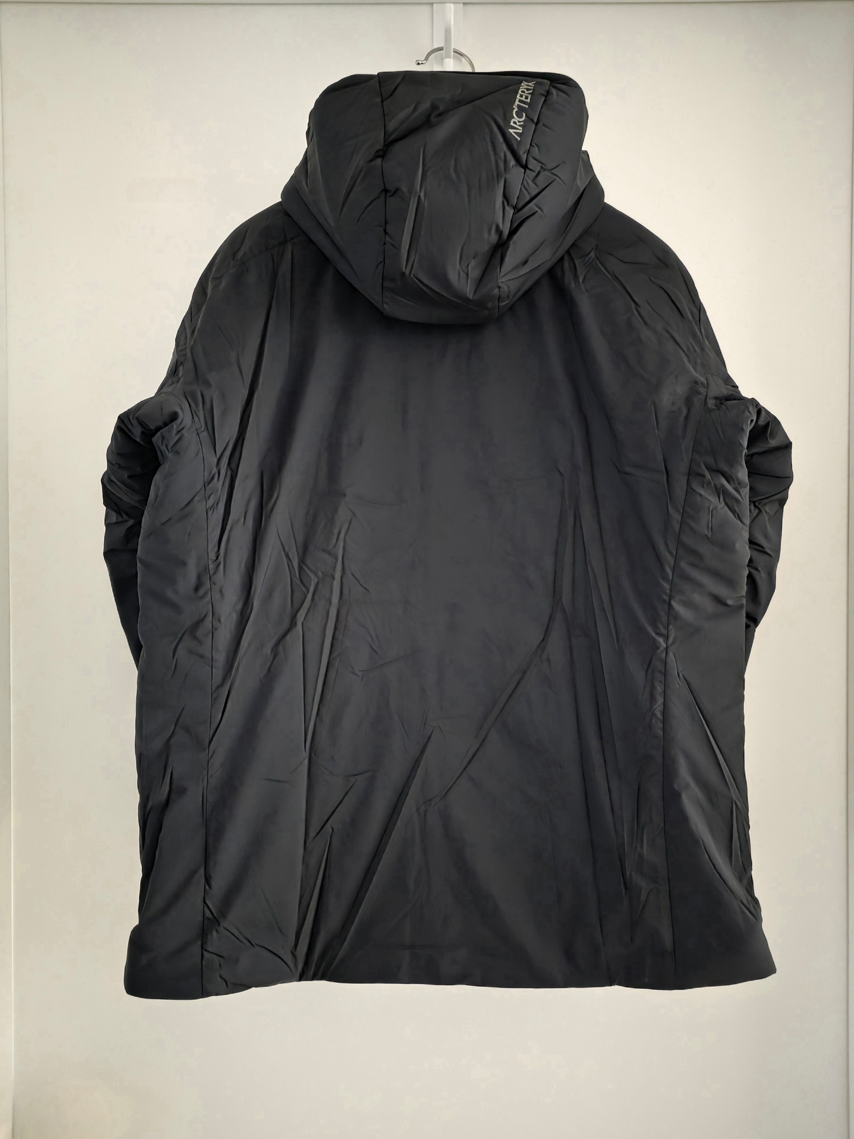 Arc'teryx Atom Heavyweight Hoody Black 착용 스타일 - 2