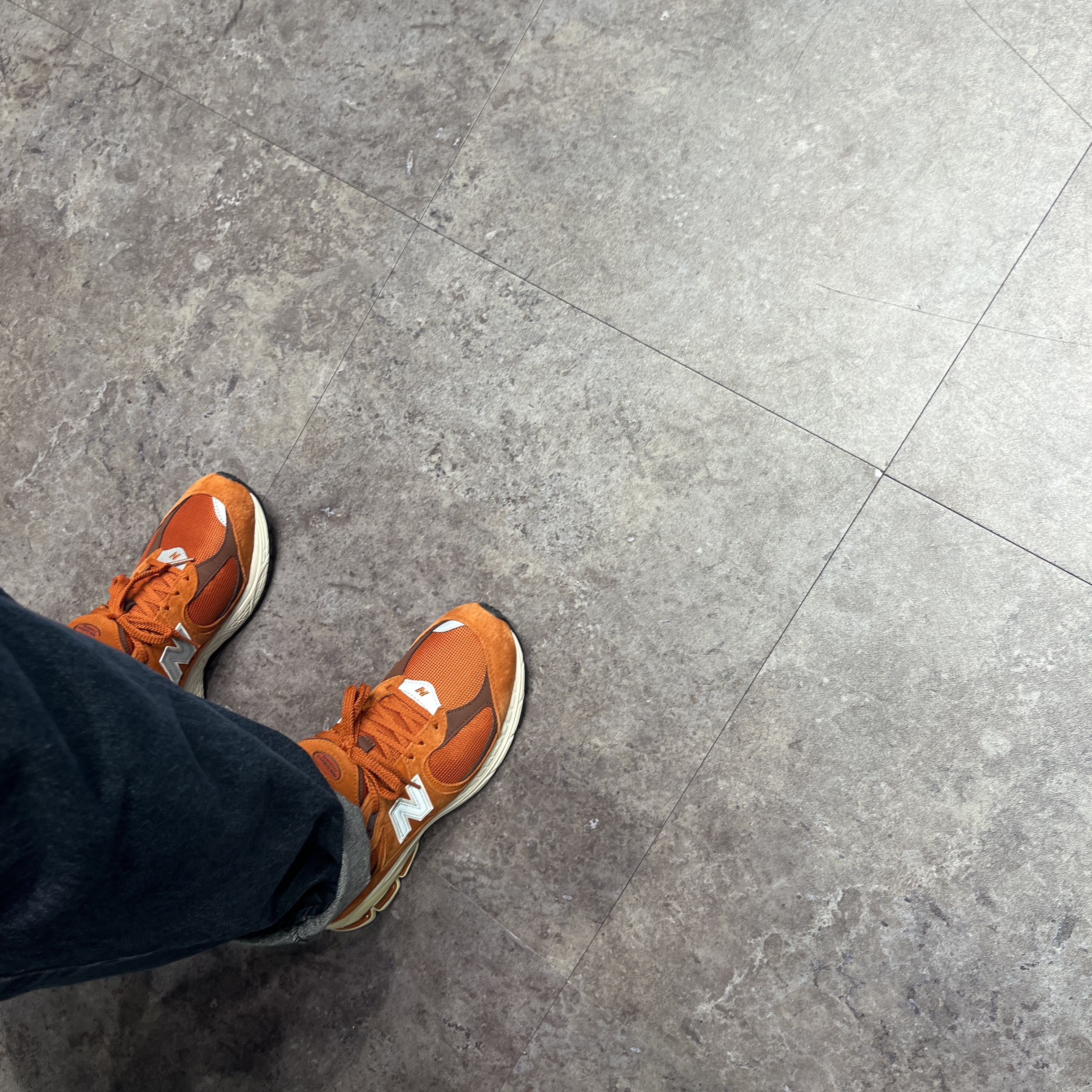 New Balance 2002R Rust Oxide 착용 스타일