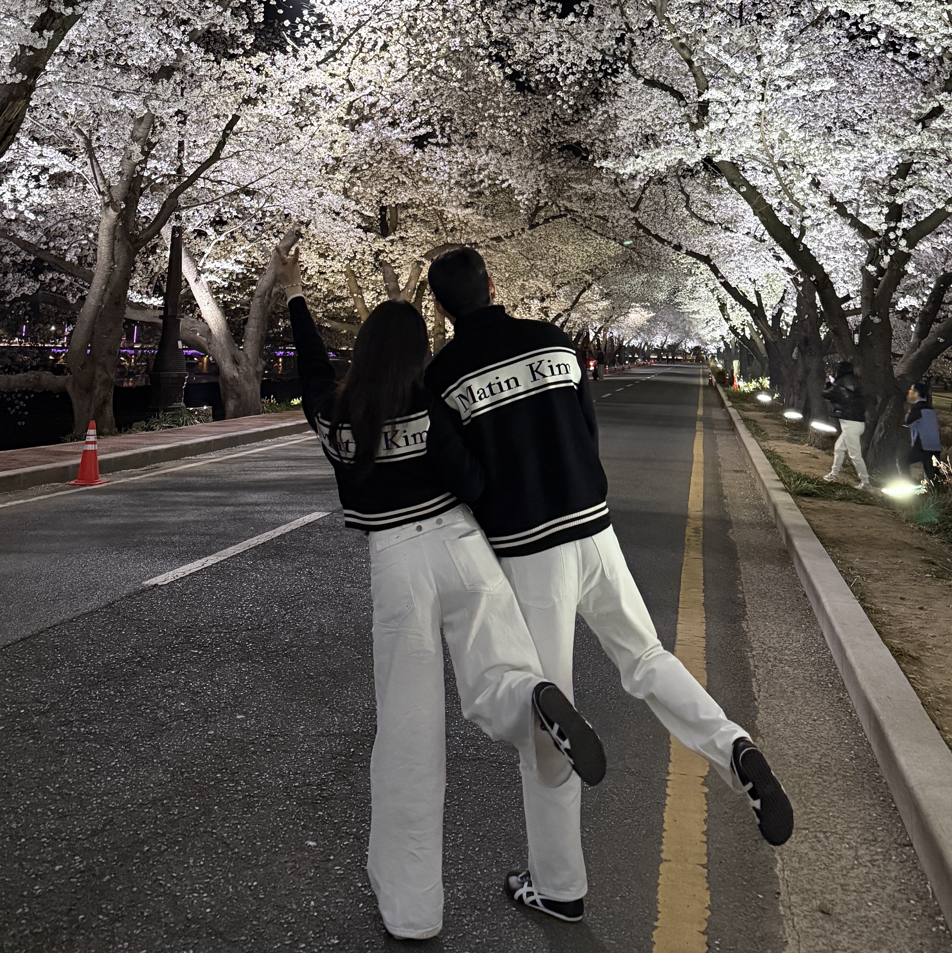 Matin Kim Spell Point Stripe Knit Cardigan Black, Onitsuka Tiger Mexico 66 Black White 착용 스타일