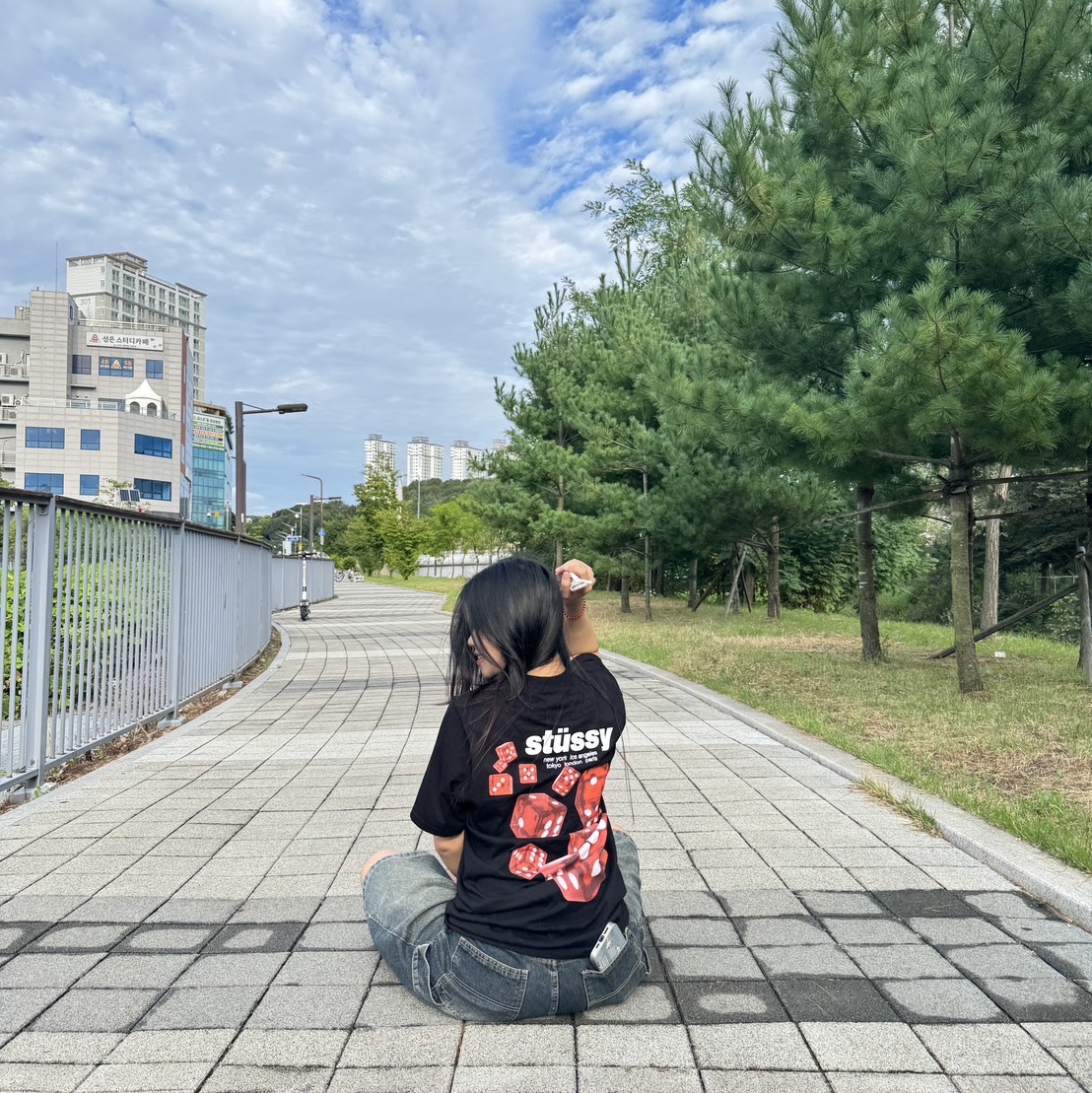Stussy Rollers T-Shirt Black 착용 스타일 - 1
