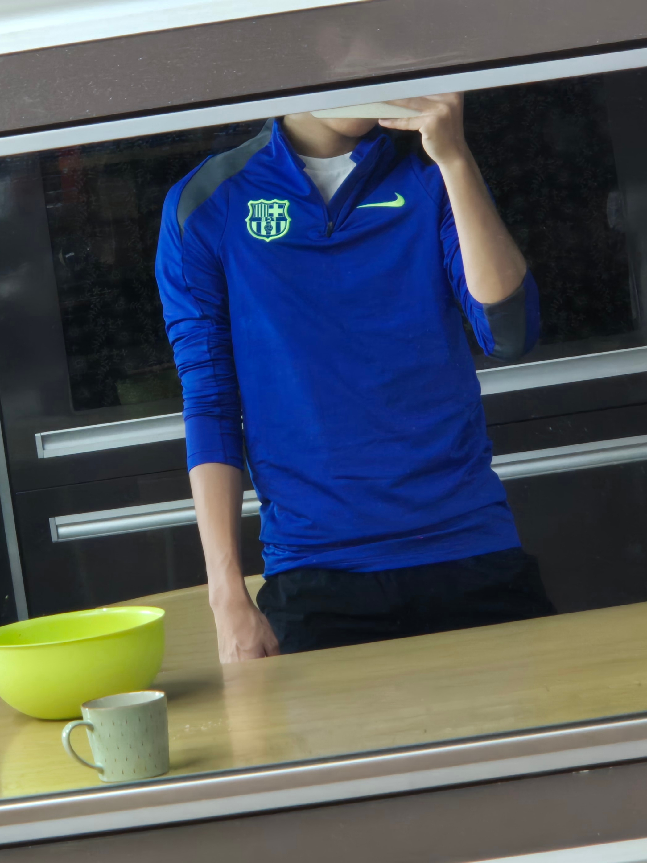 Nike Shox R4 White Racer Blue, Nike FC Barcelona Strike Third Dri-Fit Football Drill Top Old Royal Anthracite (Non Marking Ver.) 착용 스타일 - 2