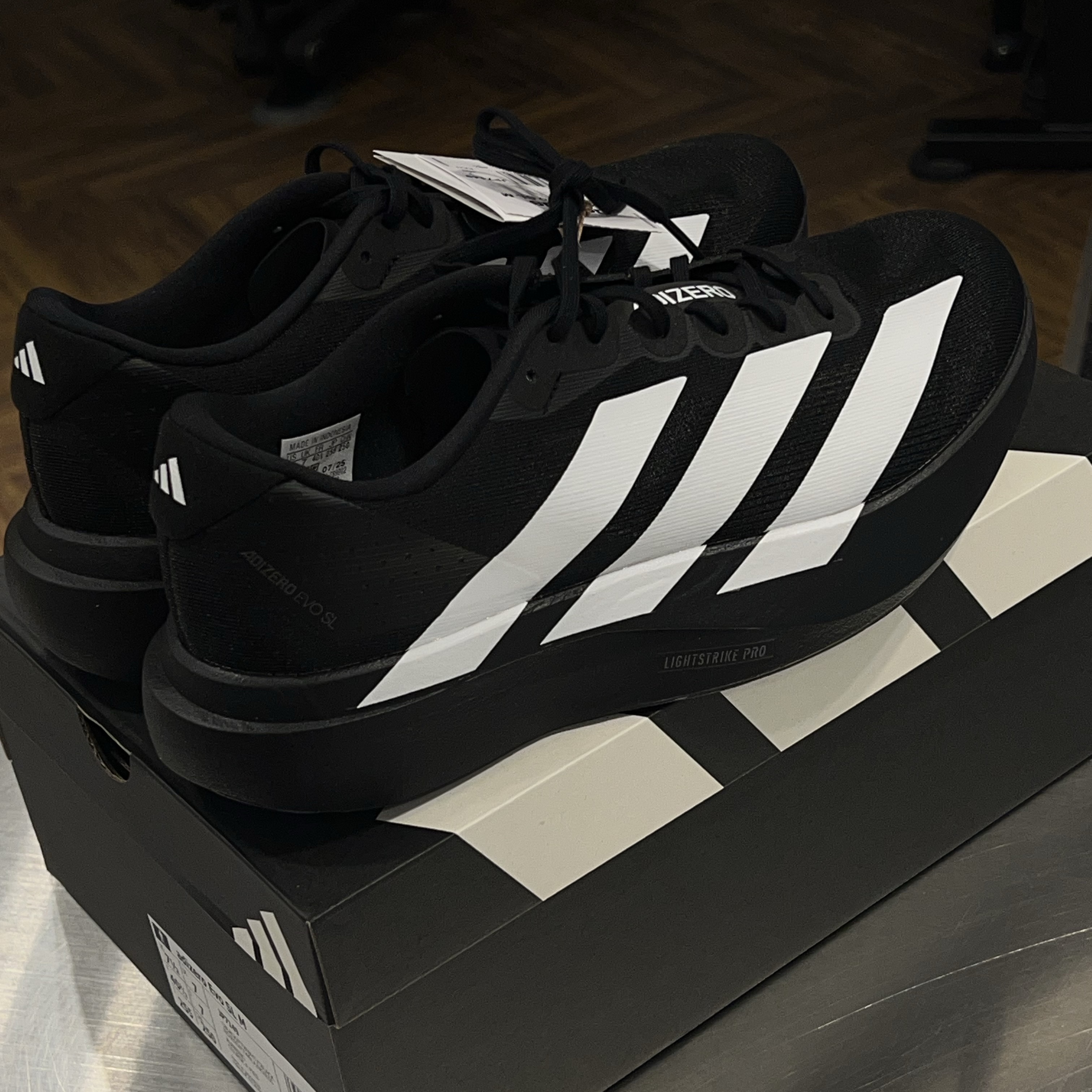 Adidas Adizero EVO SL Core Black Cloud White 착용 스타일 - 1