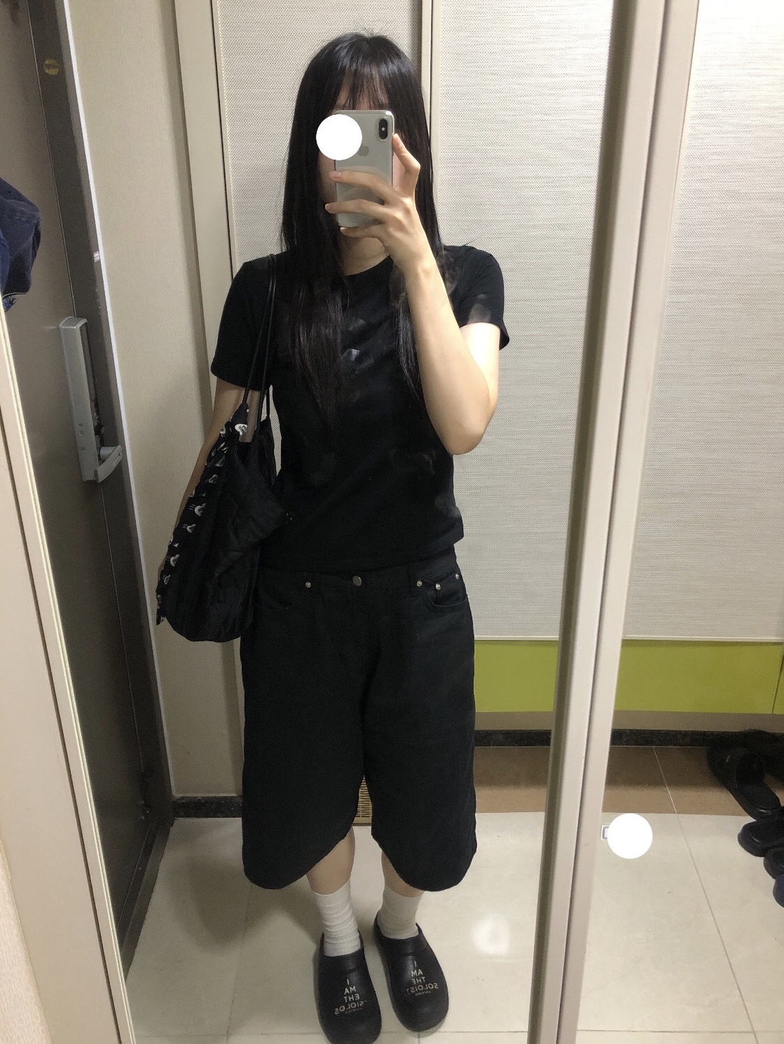 [예약 배송][KREAM 단독] Safarispot 1/2 Basic Safari T-Shirt Black, Oofos x Takahiromiyashita The Soloist Last Night I Dreamed That Somebody Loved Me The Sound of The Soloist Clog Black 착용 스타일 - 3