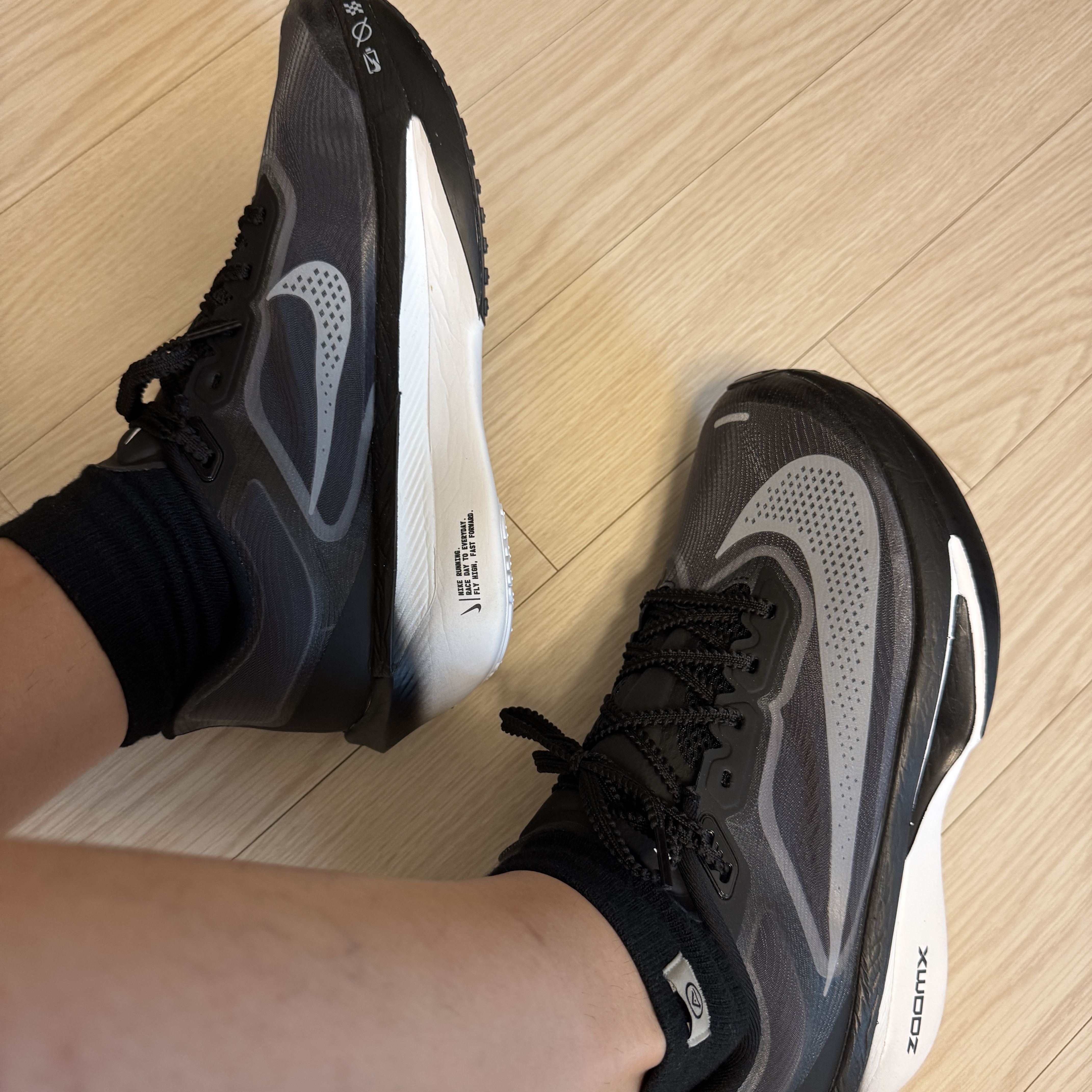 Nike Zoom Fly 6 Black Light Smoke Grey 착용 스타일 - 1