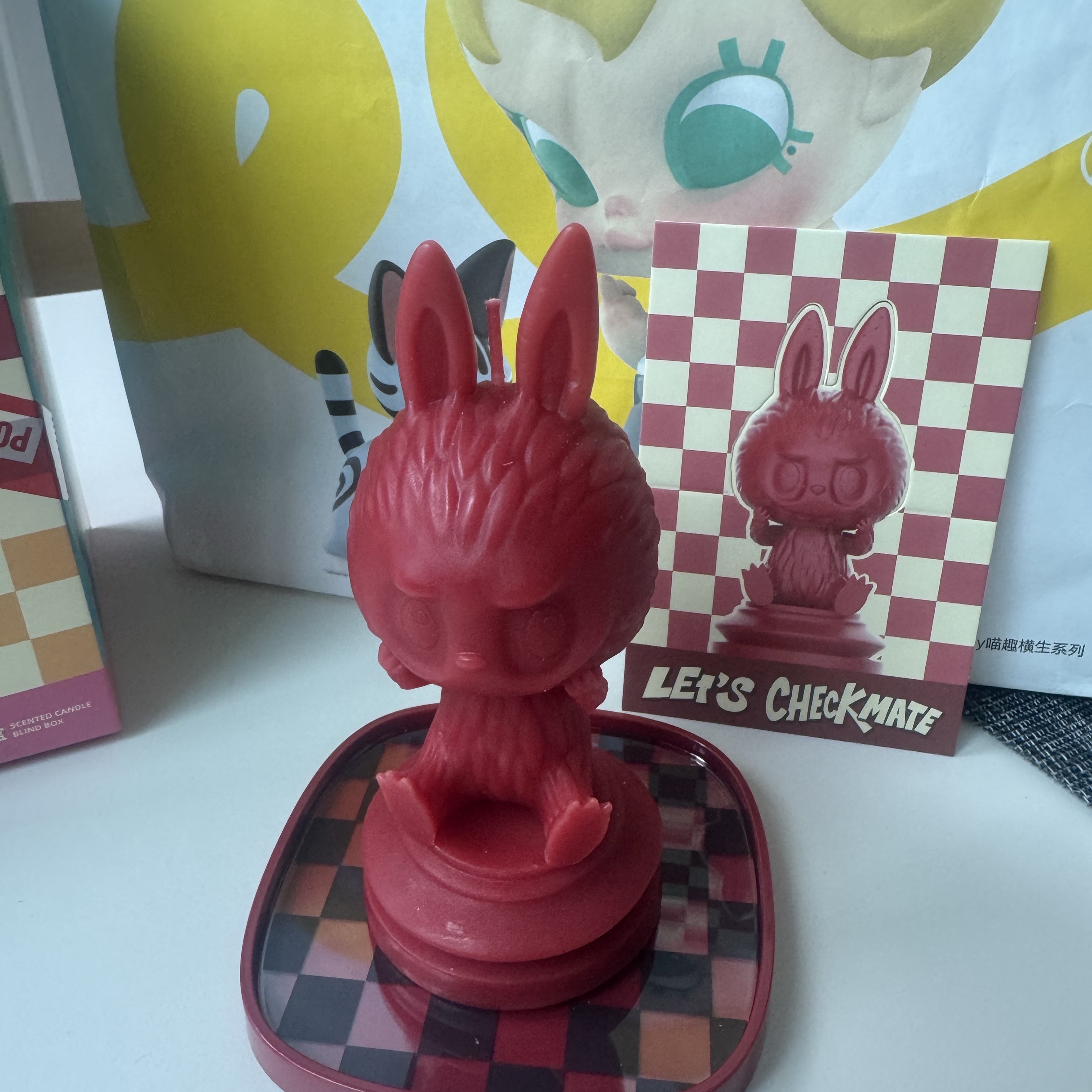 Pop Mart The Monsters Checkmate Series Scented Candle Queen (Opened Case) 착용 스타일