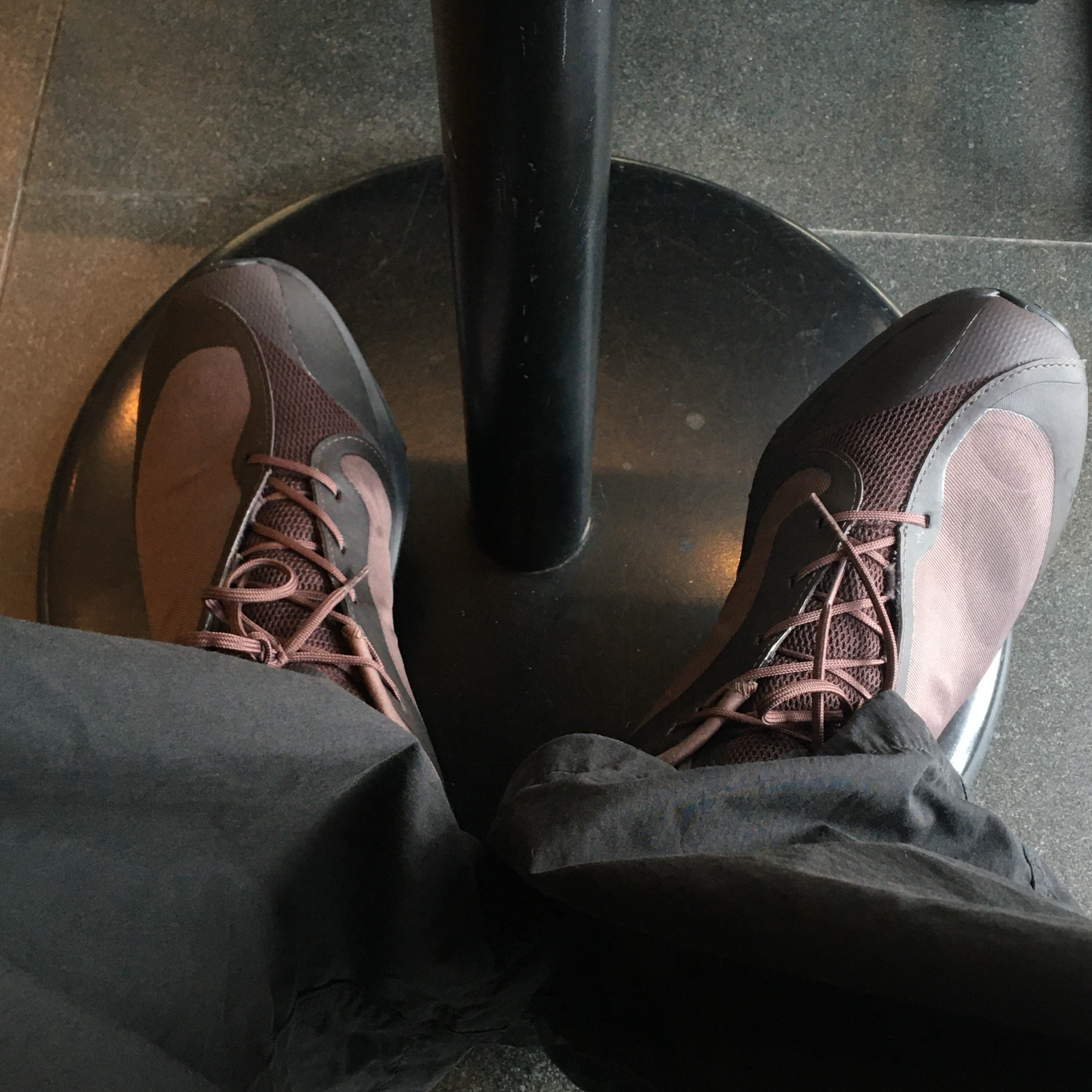 Arc'teryx Norvan shell Jacket Vitality Black Sapphire, On Running x Post Archive Faction (Paf) Cloudventure Peak Cacao Espresso 착용 스타일 - 5