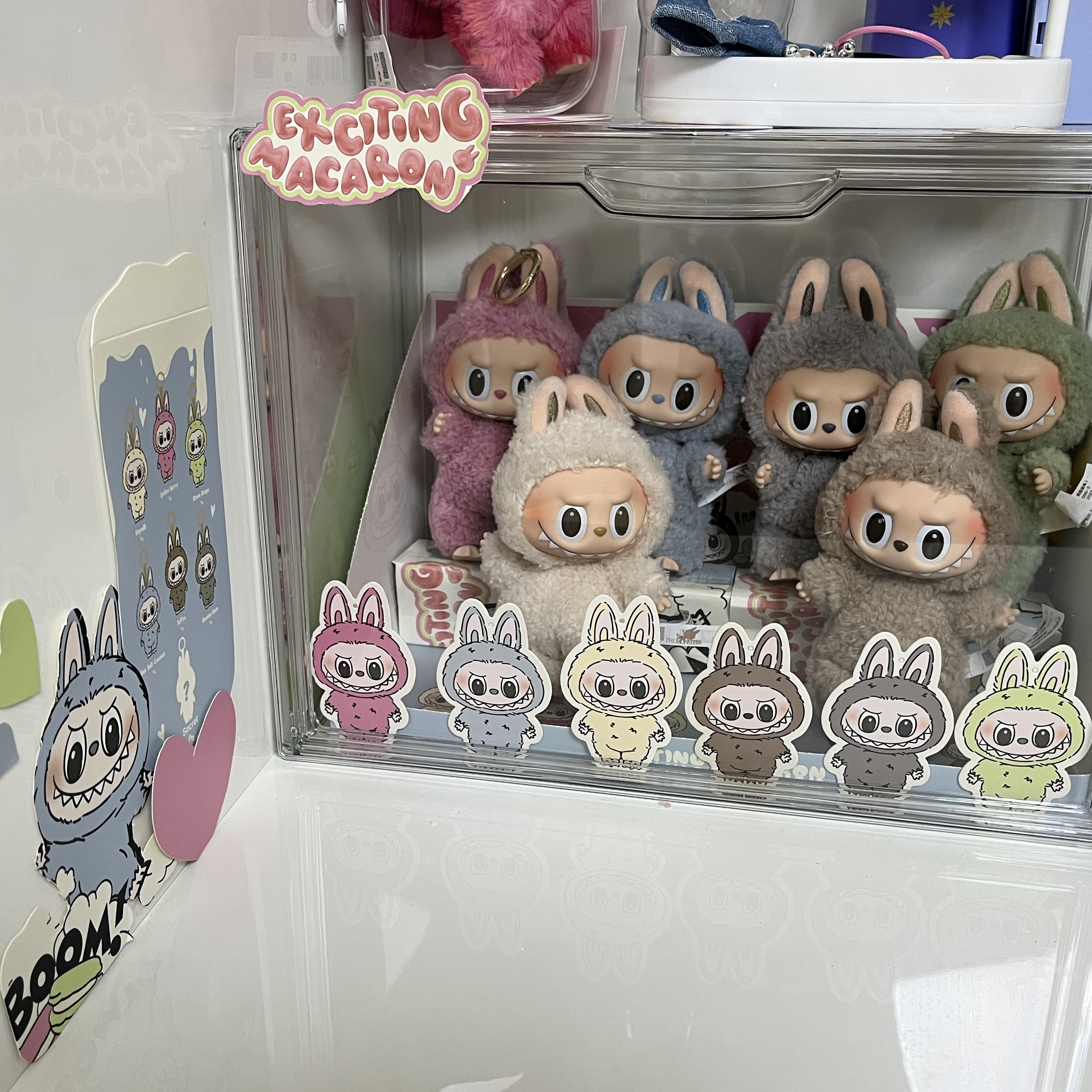 Pop Mart The Monsters Labubu Tasty Macarons Series Sealed Case (6 Blind Boxes) 착용 스타일