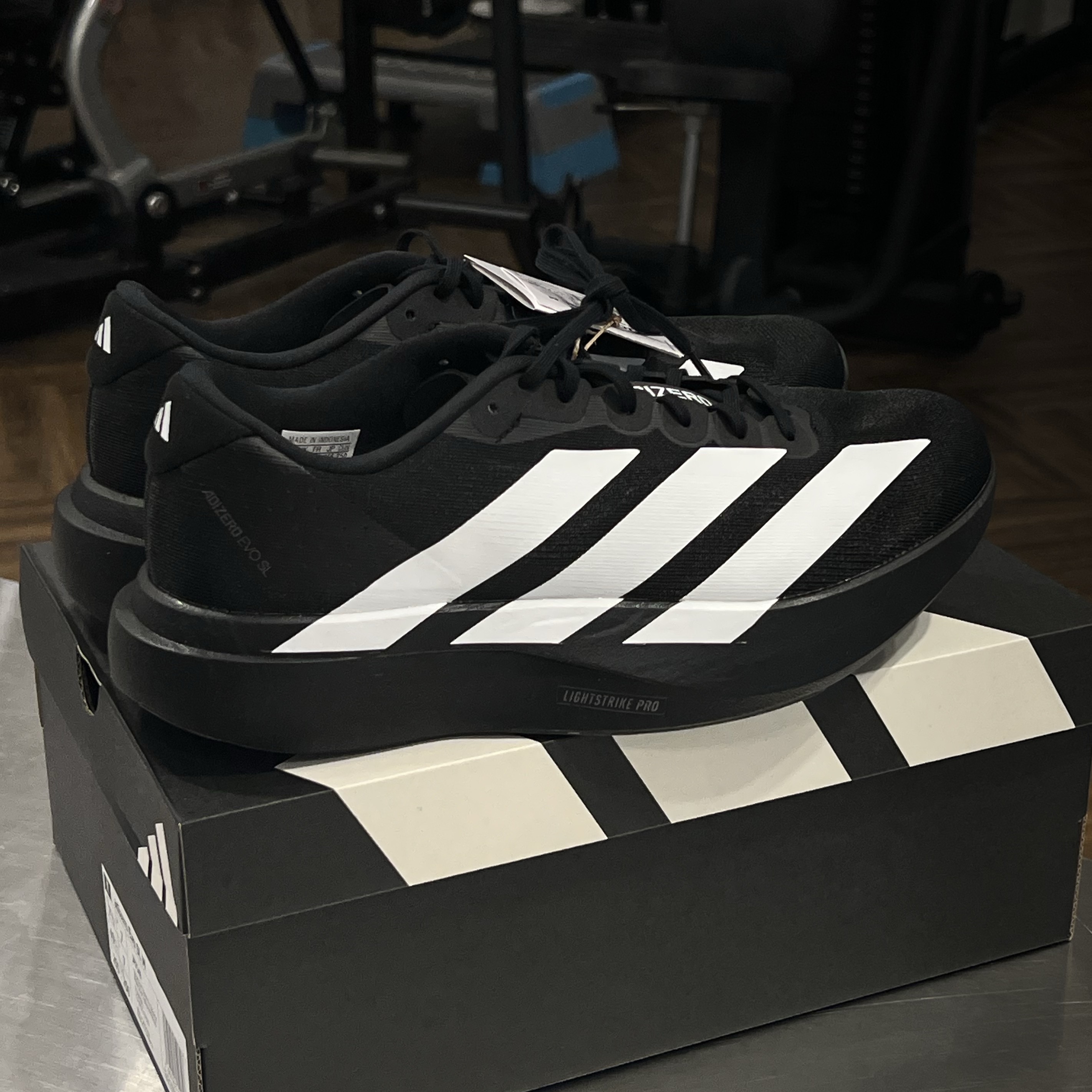 Adidas Adizero EVO SL Core Black Cloud White 착용 스타일 - 2