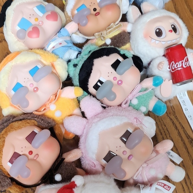 Pop Mart Crybaby Crying Again Series Plush Keyring Sealed Case (6 Blind Boxes) 착용 스타일